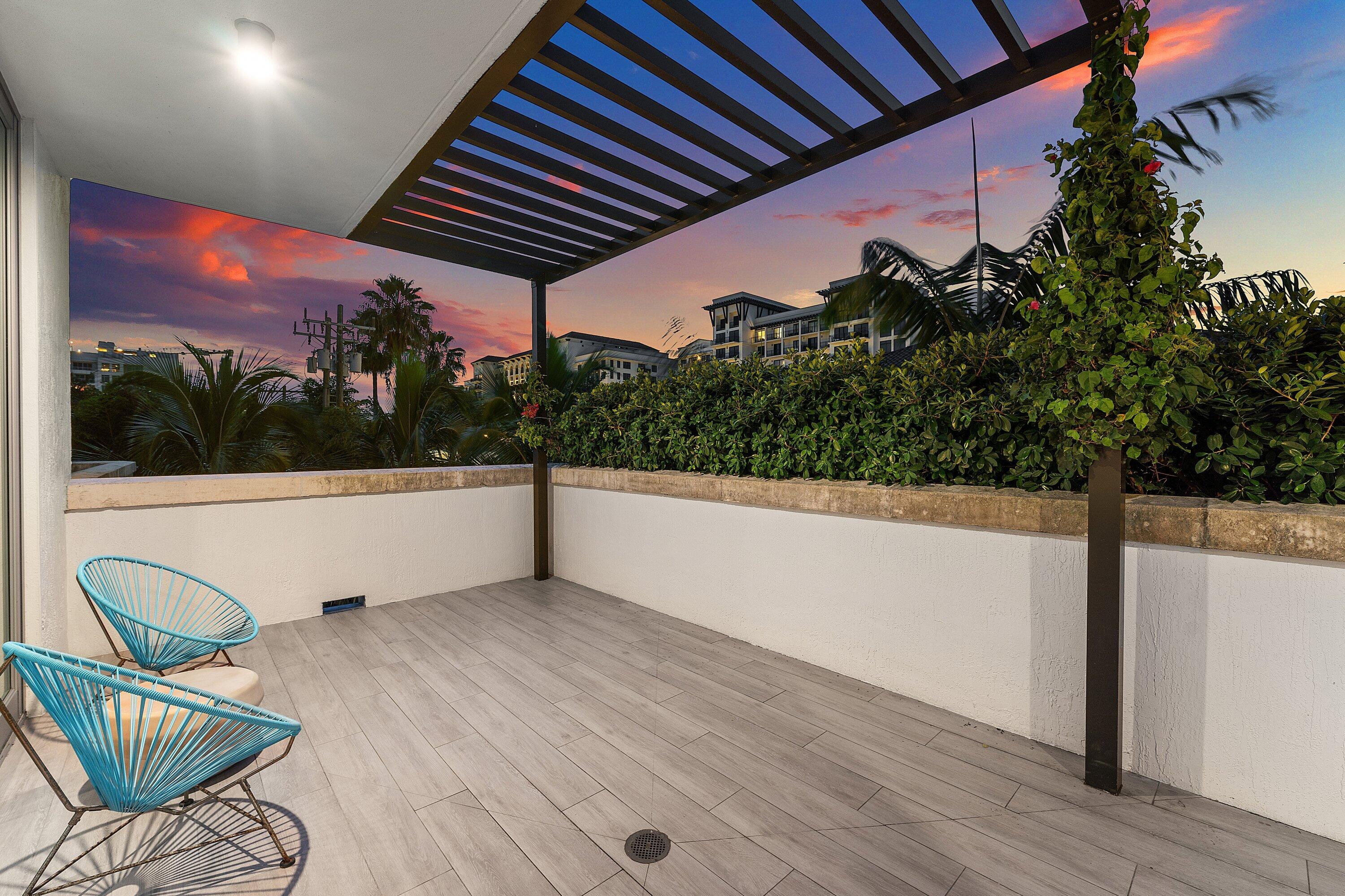 475 E Royal Palm Road 206