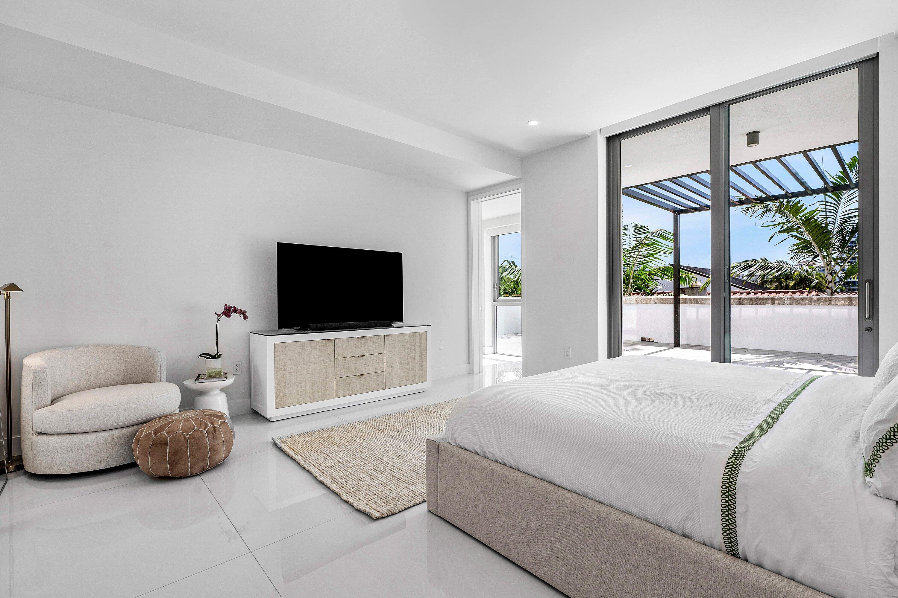 475 E Royal Palm Road 206
