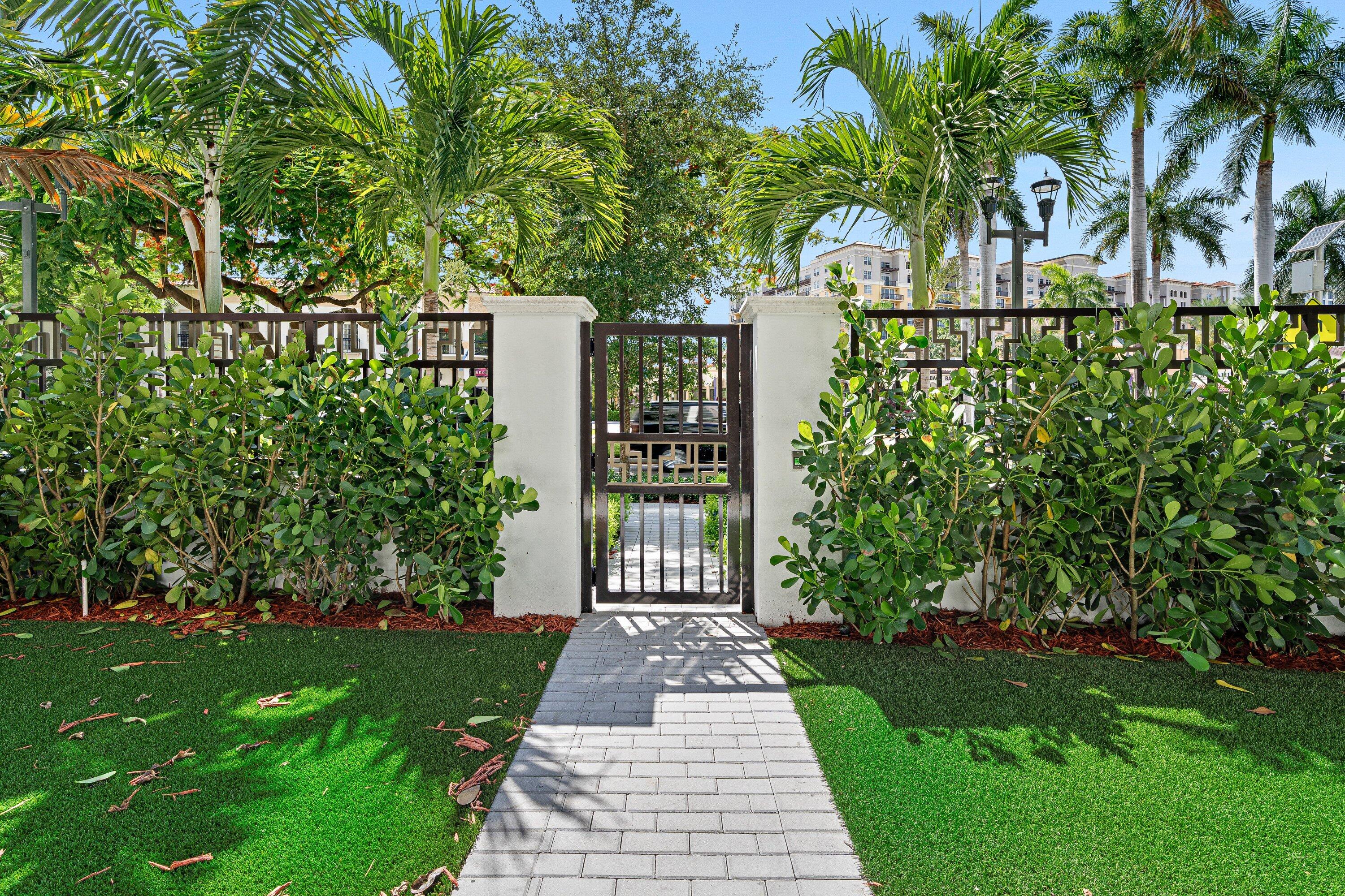 220 SE Mizner Boulevard 102