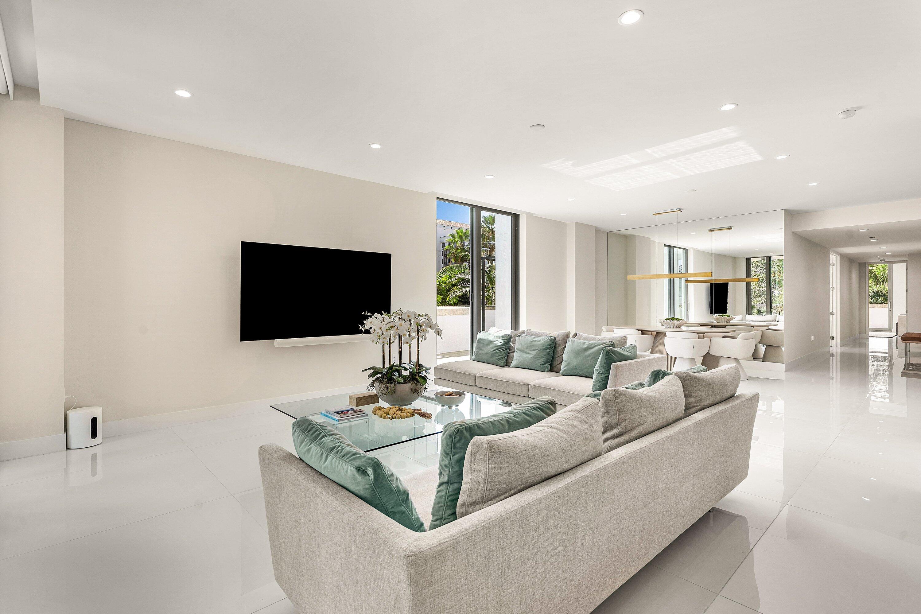 475 E Royal Palm Road 206