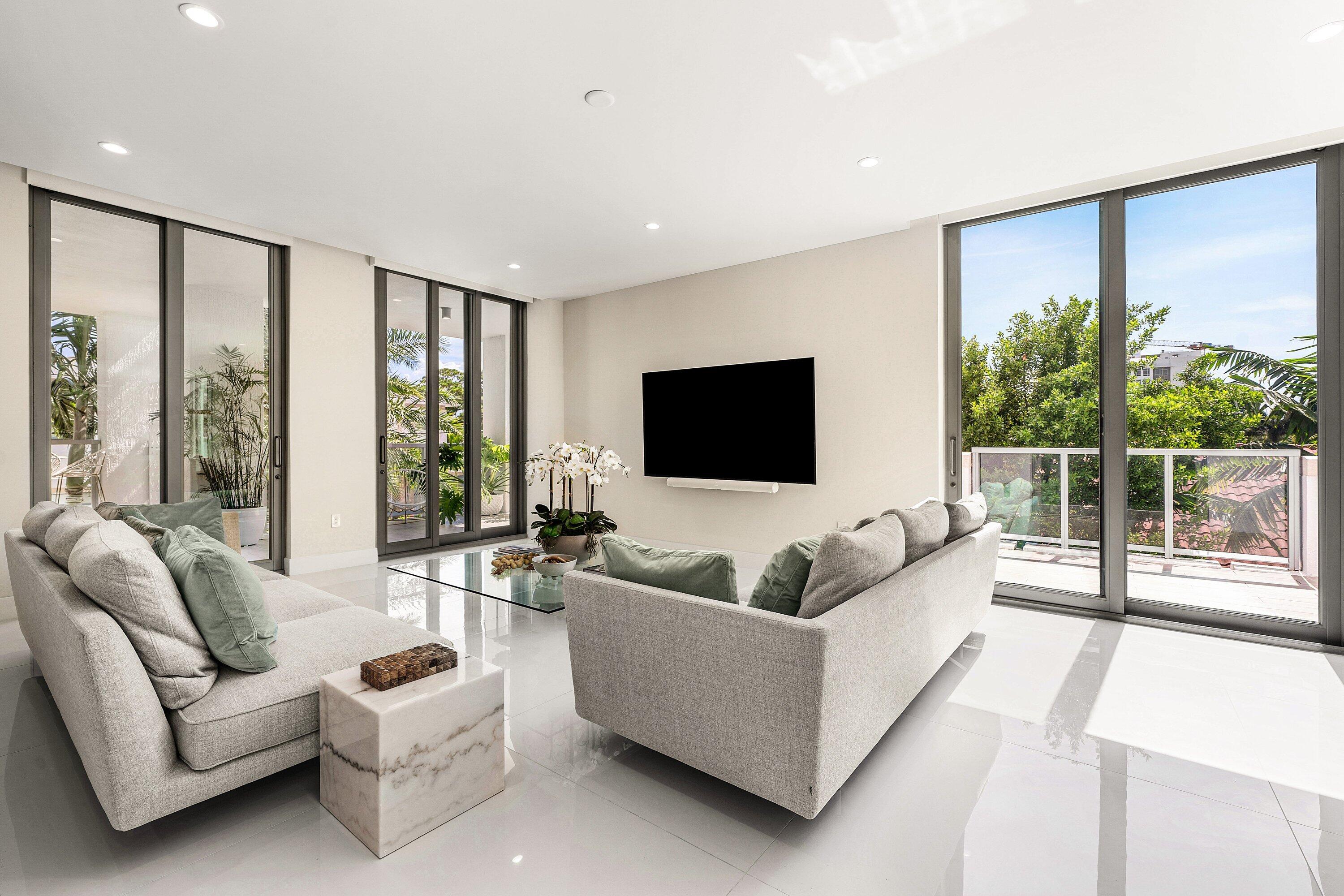 475 E Royal Palm Road 206