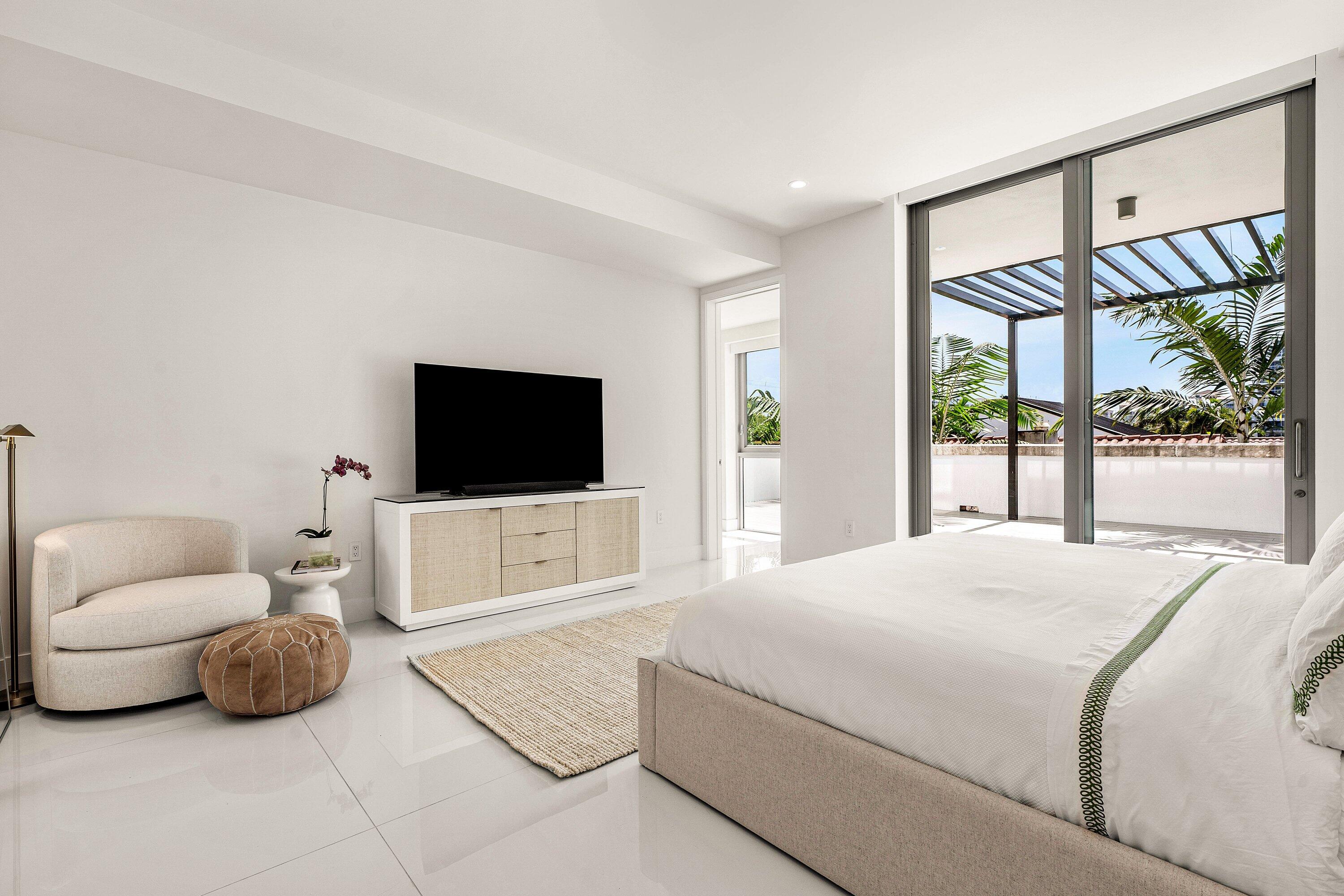 475 E Royal Palm Road 206