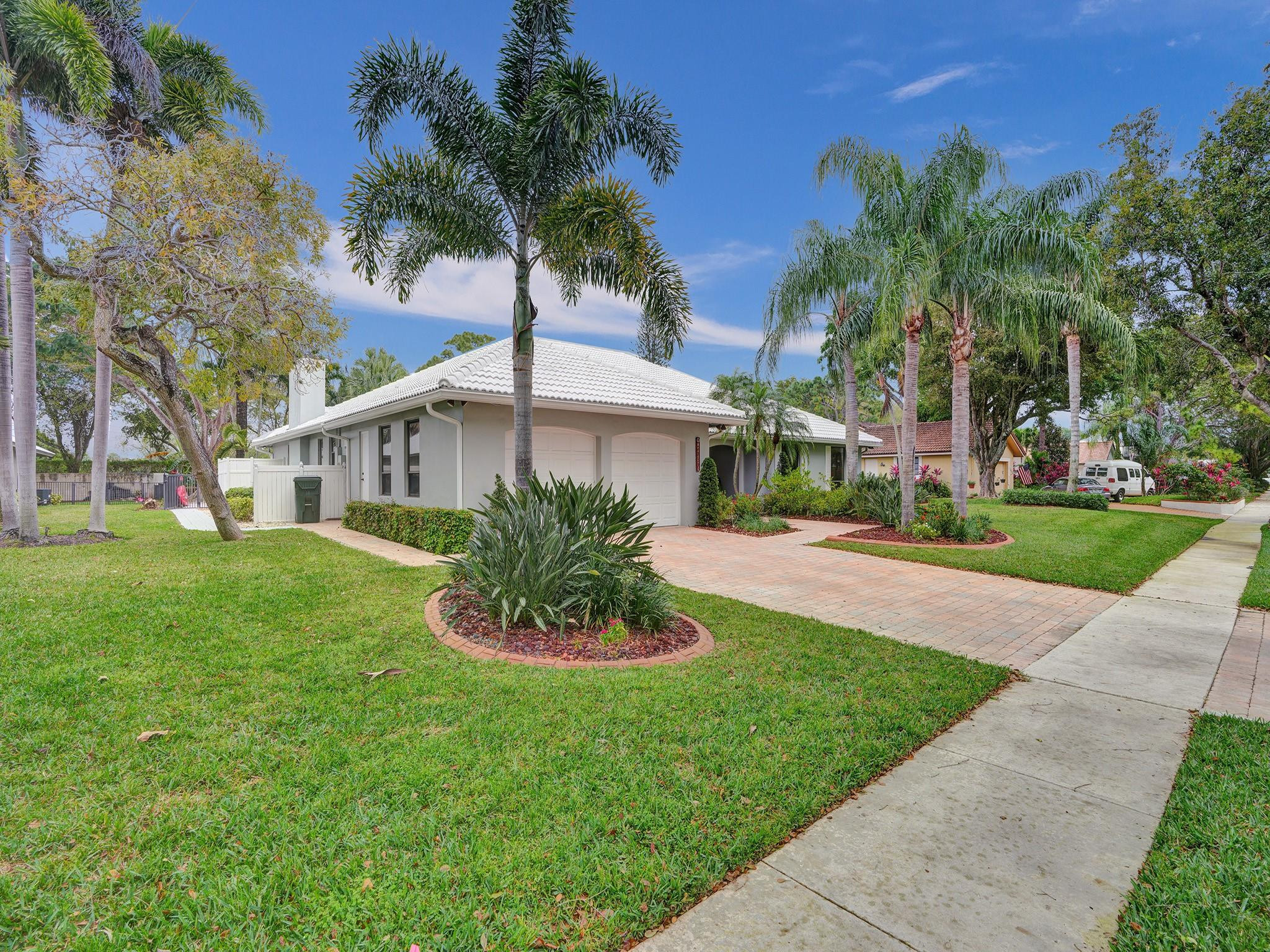 2837 Banyan Boulevard Cir