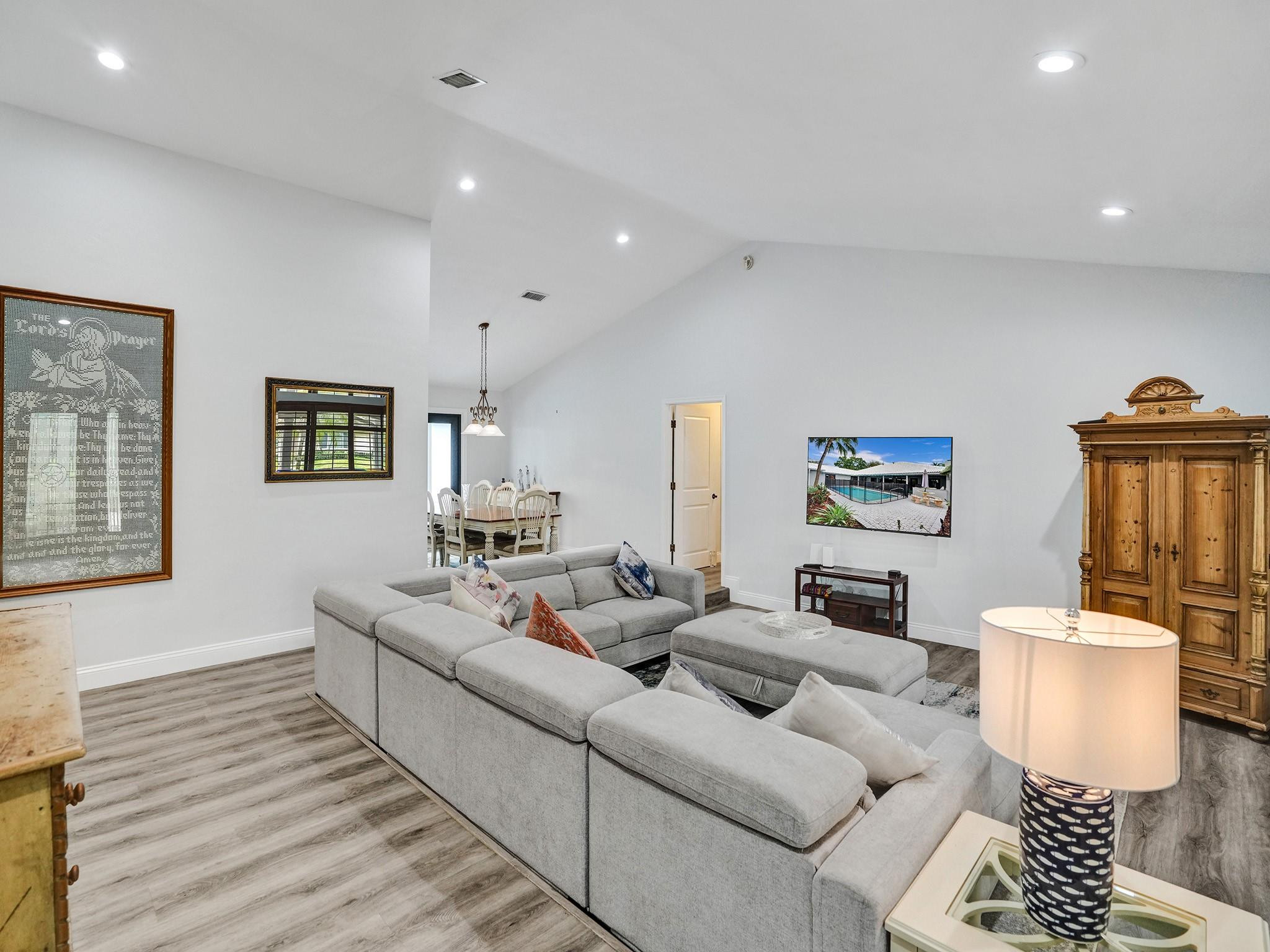 2837 Banyan Boulevard Cir