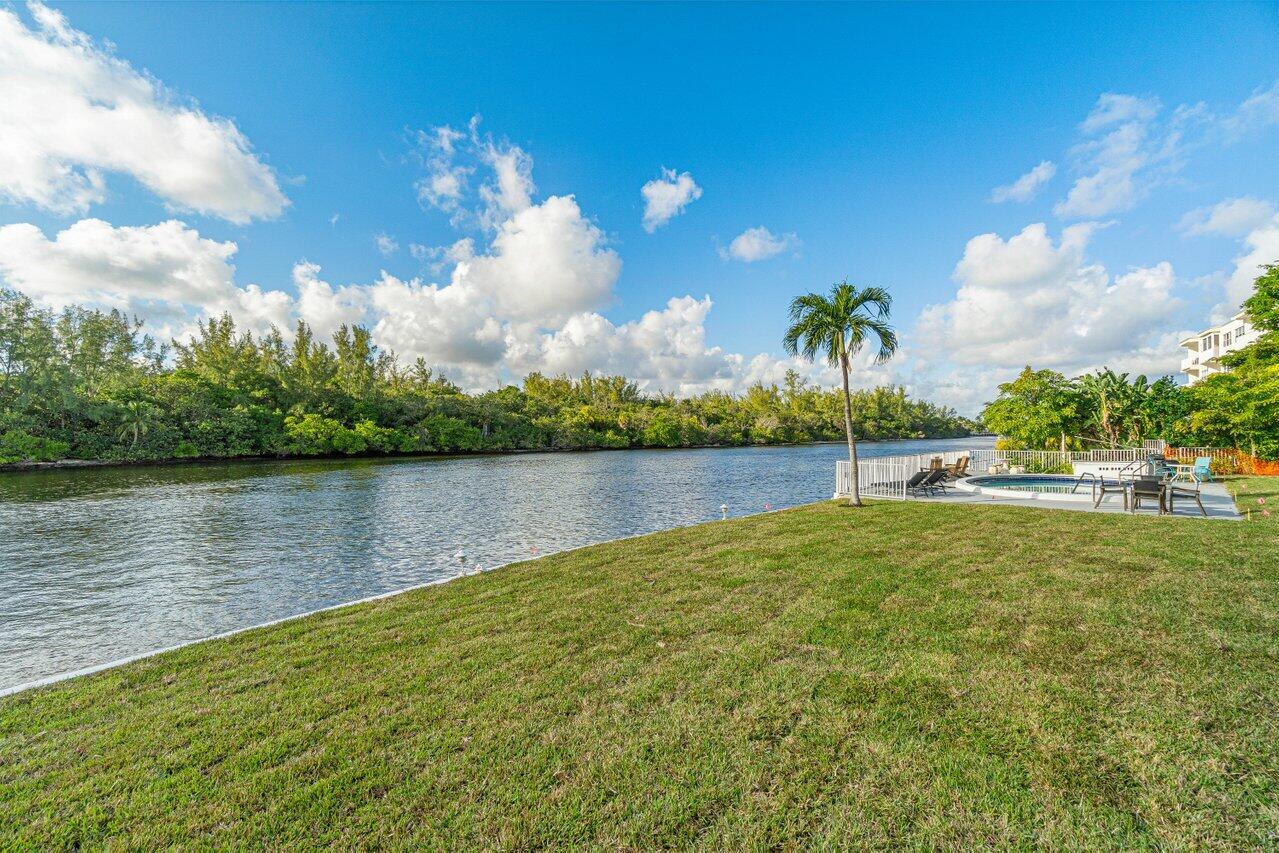 261 NE 19th Avenue 4