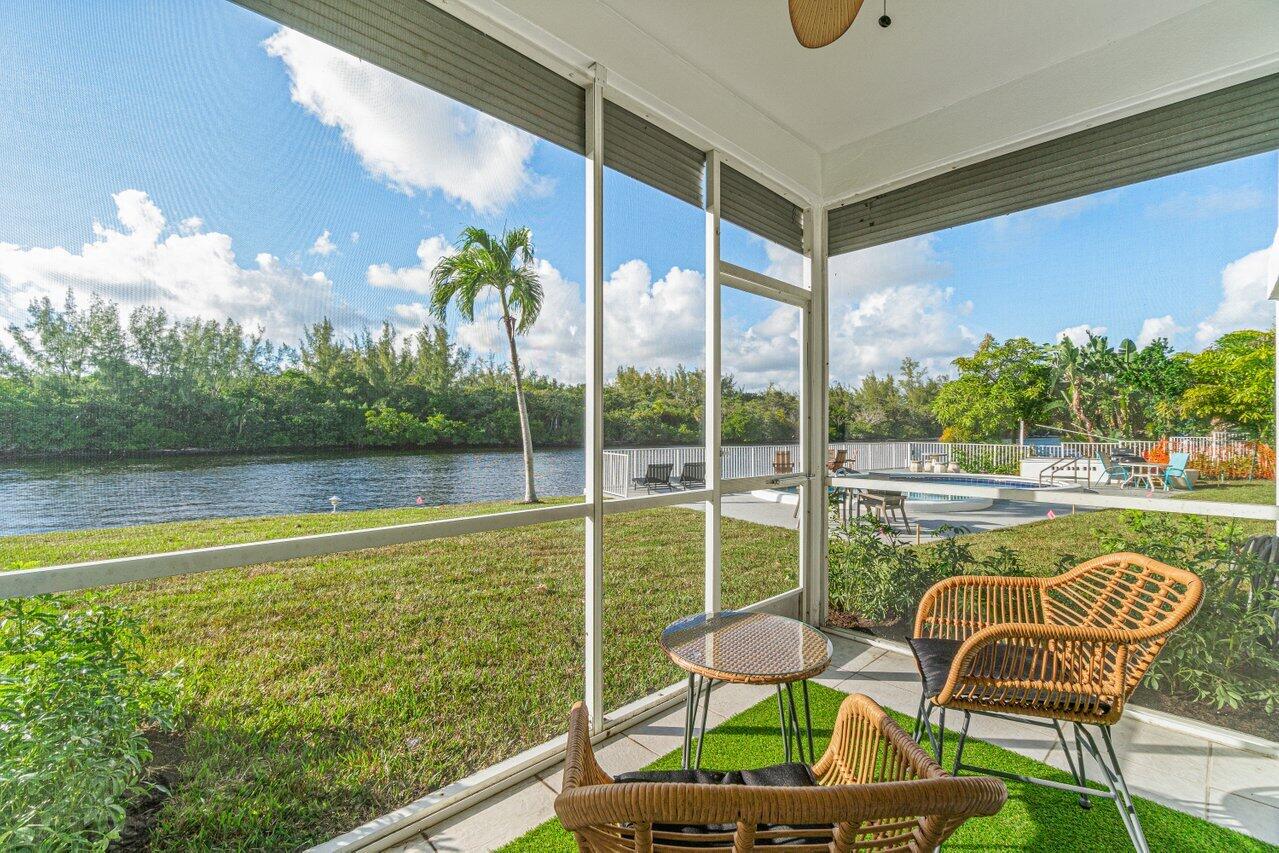 261 NE 19th Avenue 4