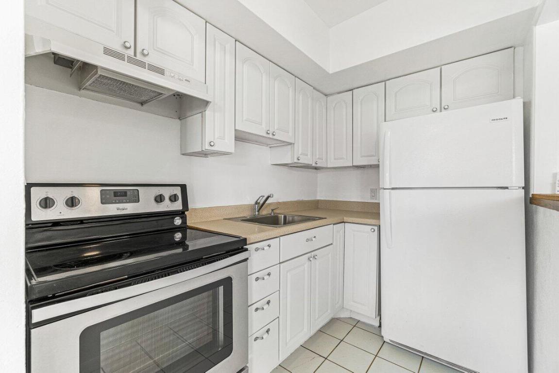 261 NE 19th Avenue 4