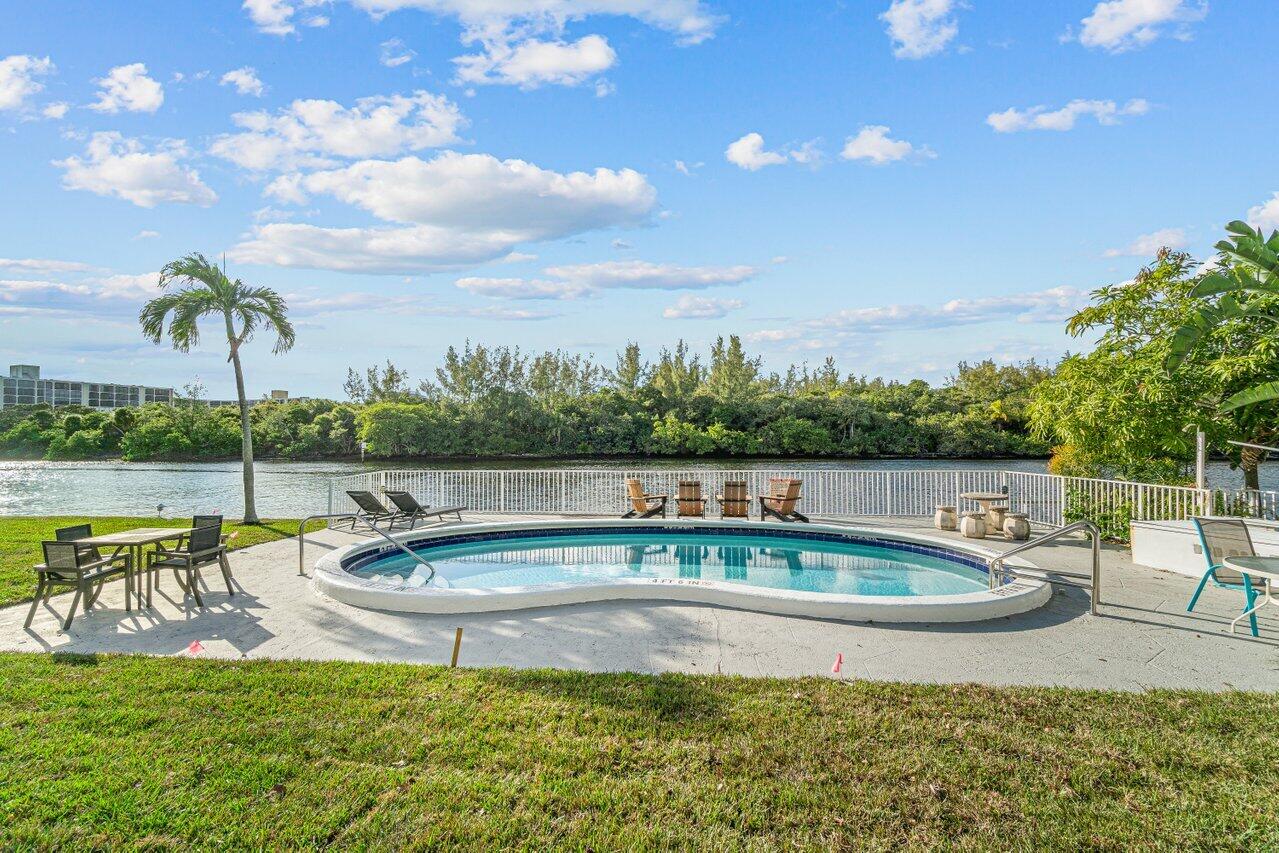 261 NE 19th Avenue 4