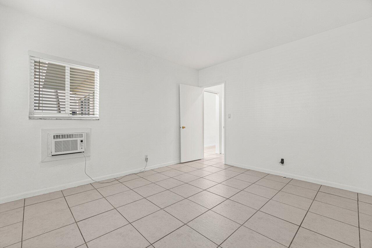 261 NE 19th Avenue 4