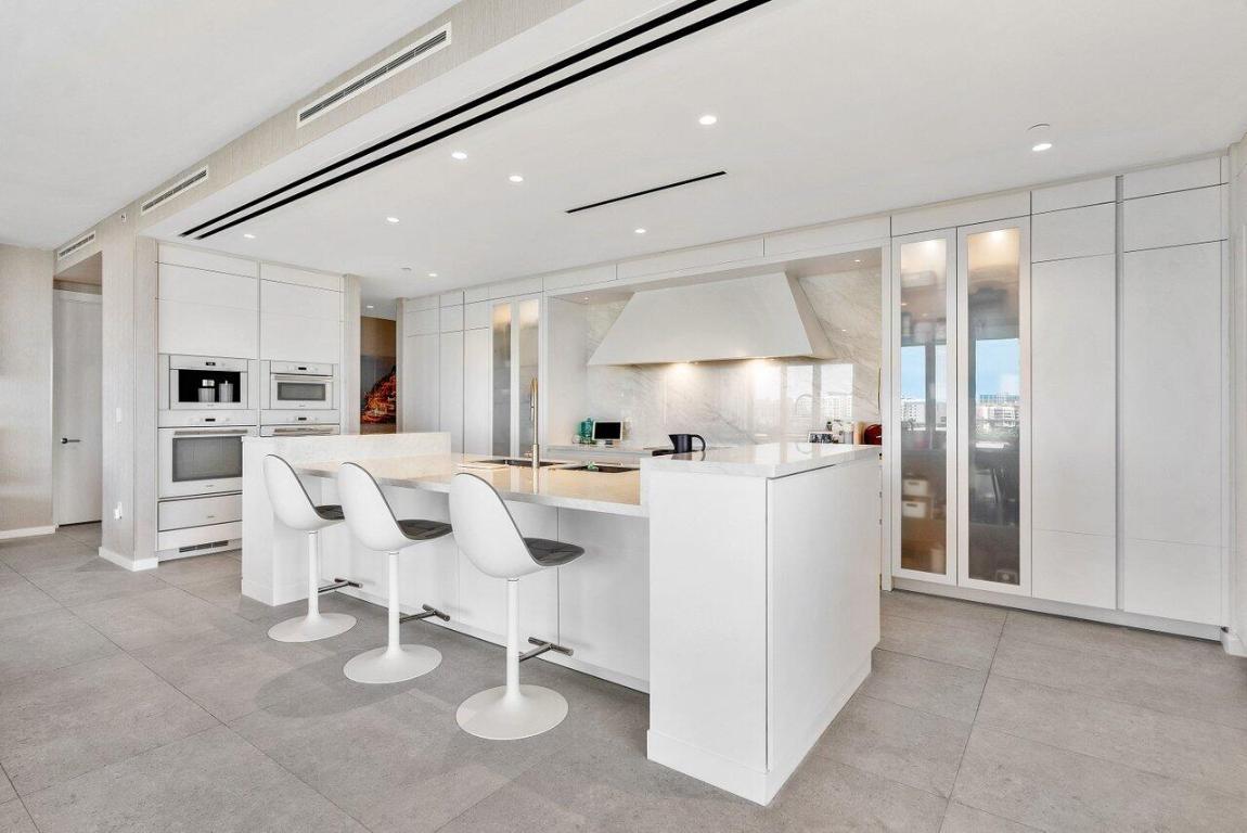 200 SE Mizner Boulevard 817