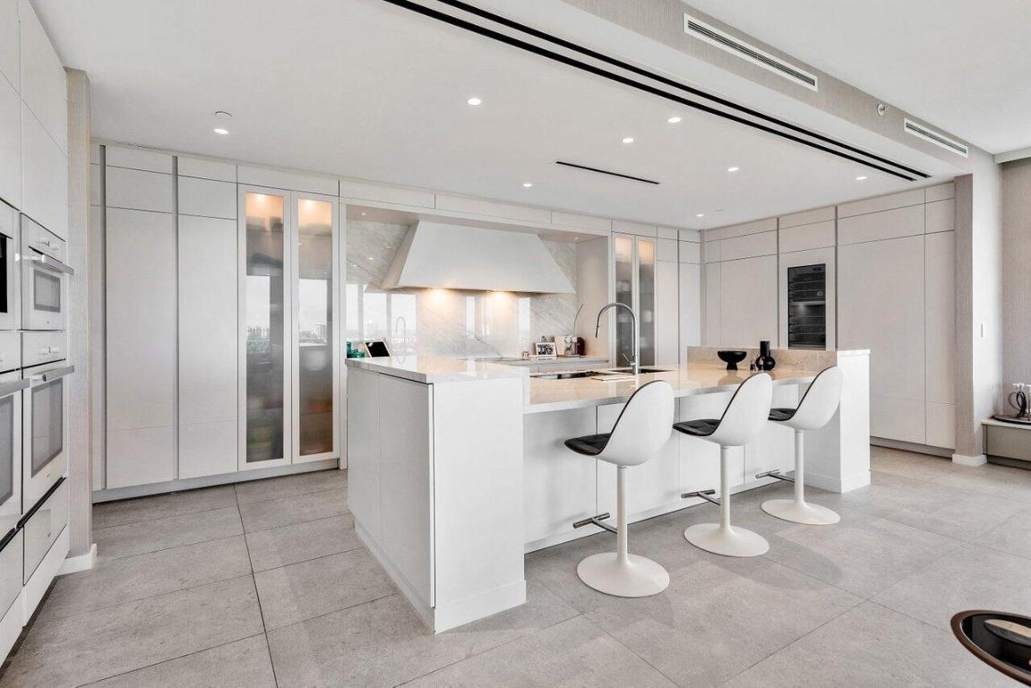 200 SE Mizner Boulevard 817