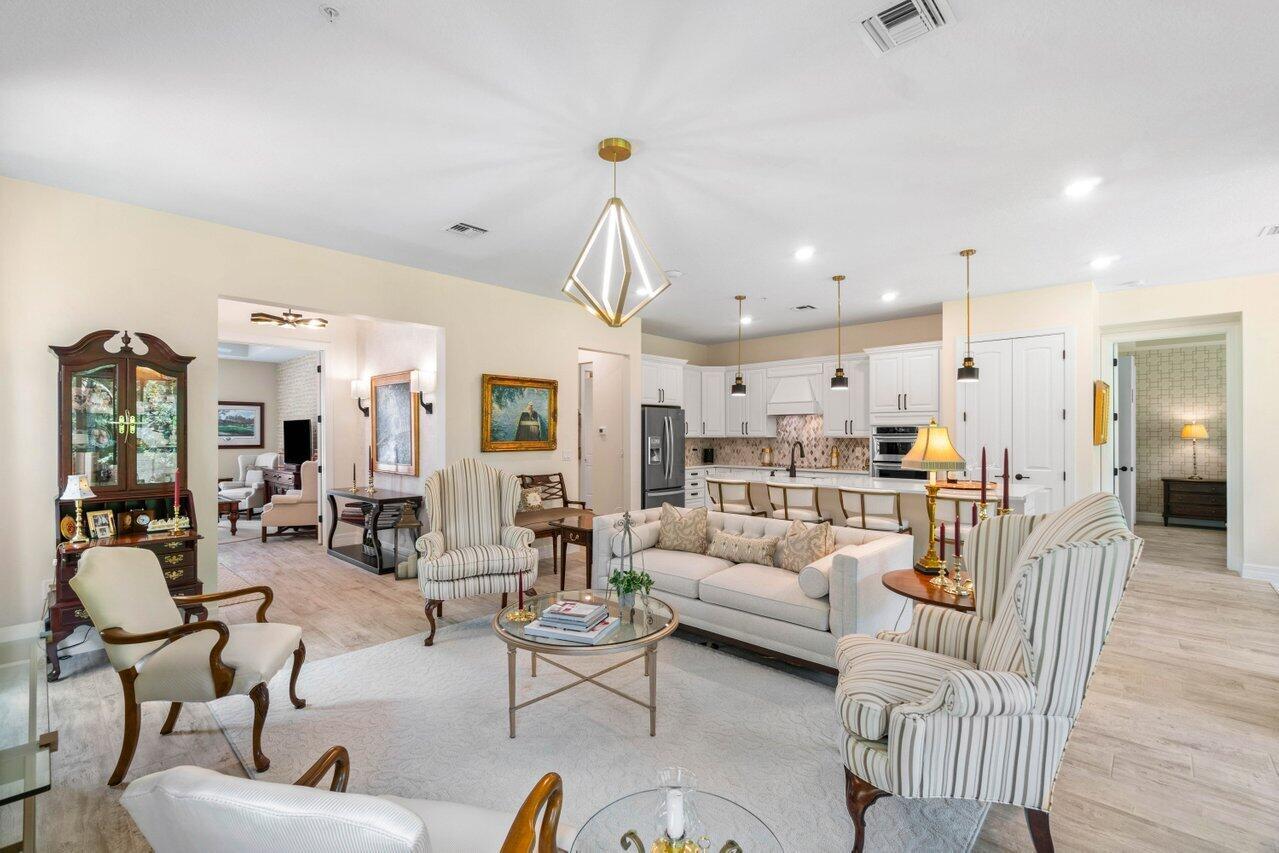 9135 Passiflora Wy 102