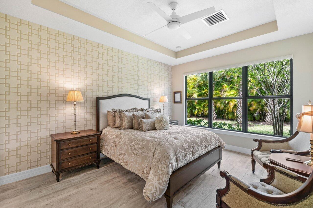 9135 Passiflora Wy 102