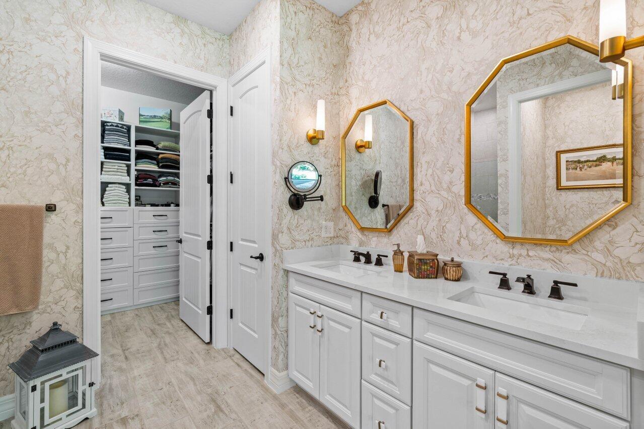 9135 Passiflora Wy 102