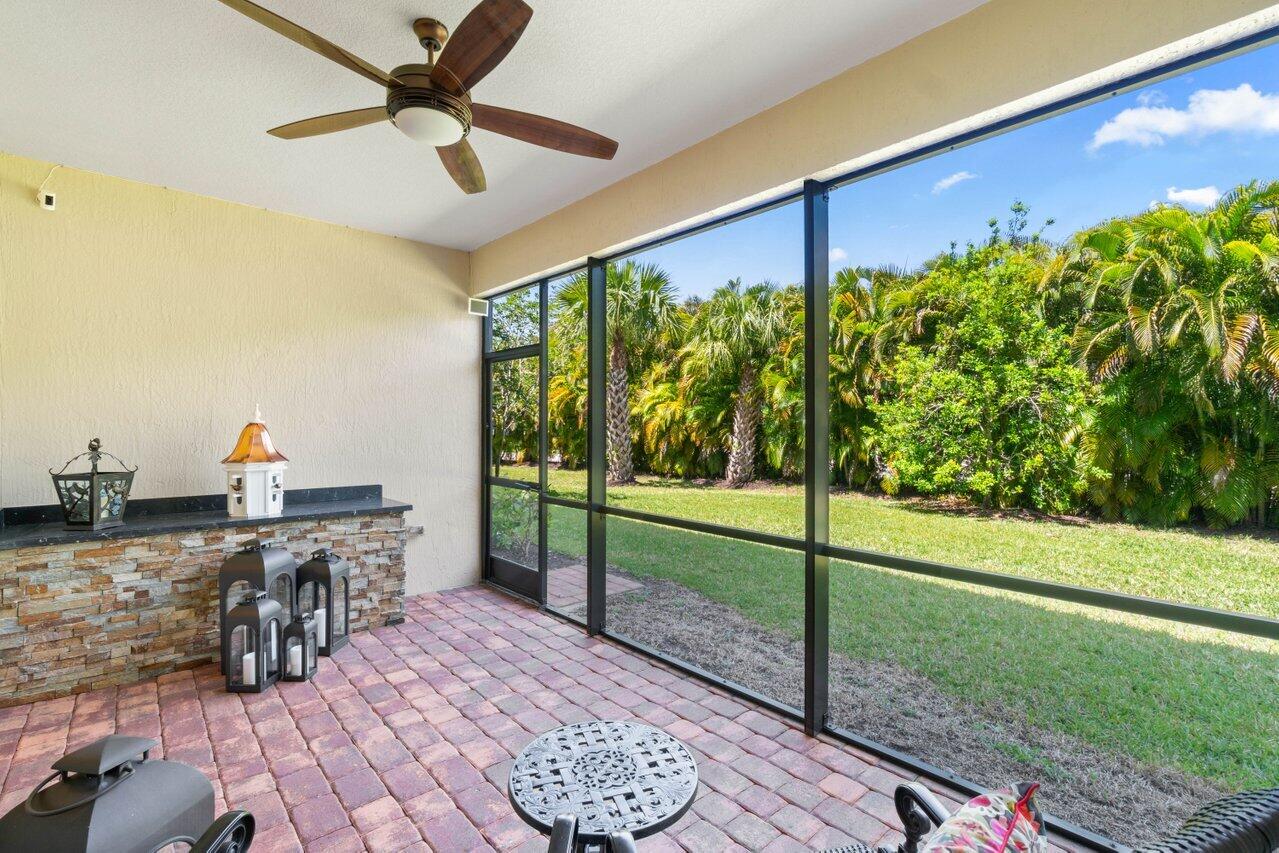 9135 Passiflora Wy 102