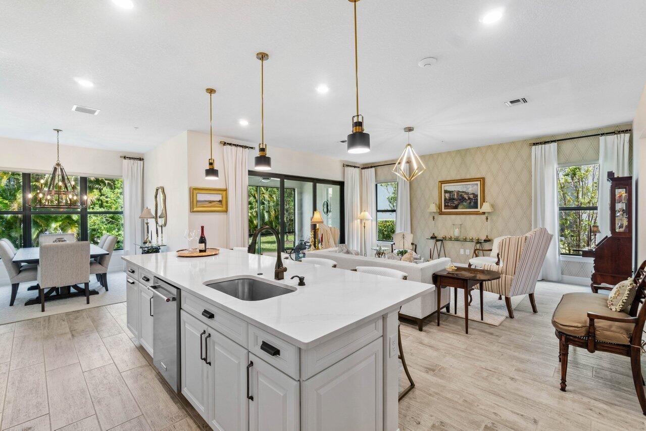 9135 Passiflora Wy 102
