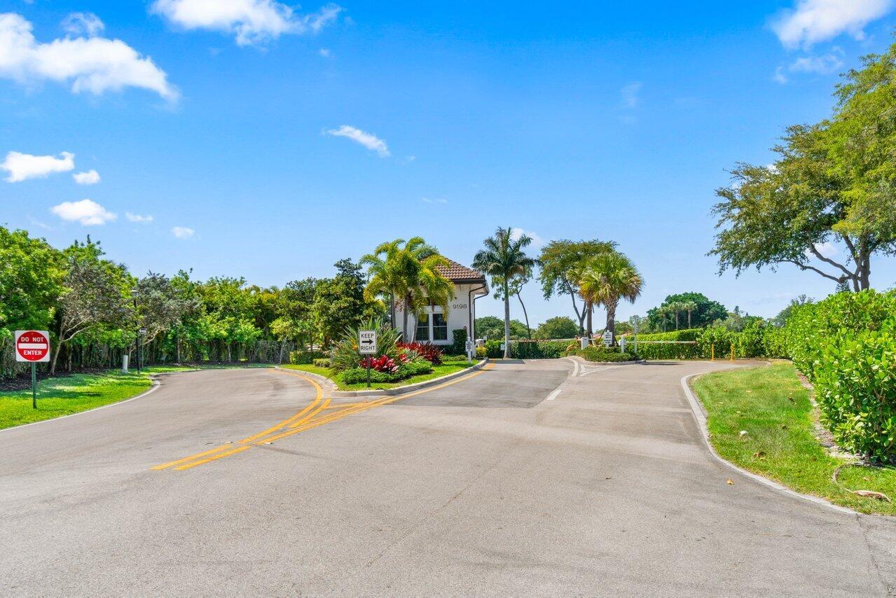 9135 Passiflora Wy 102