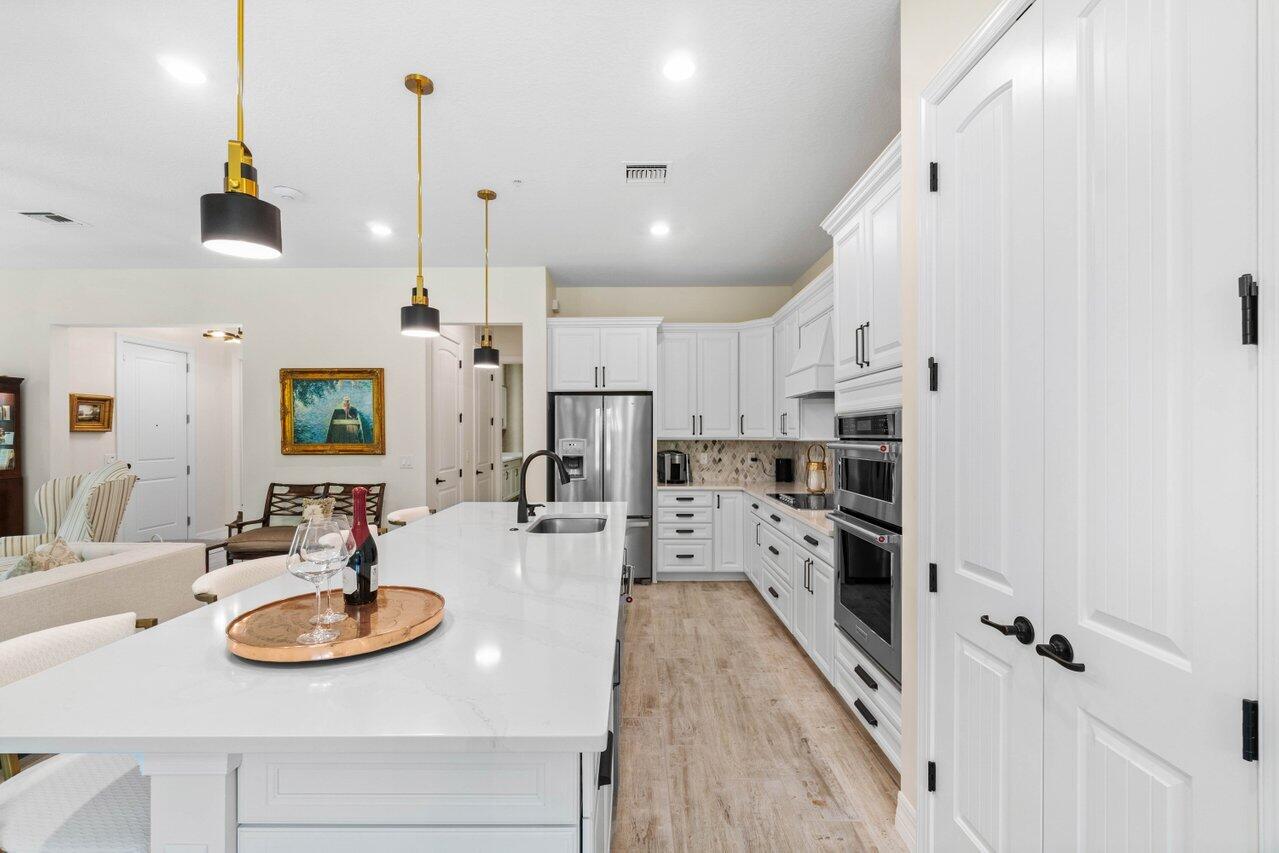 9135 Passiflora Wy 102