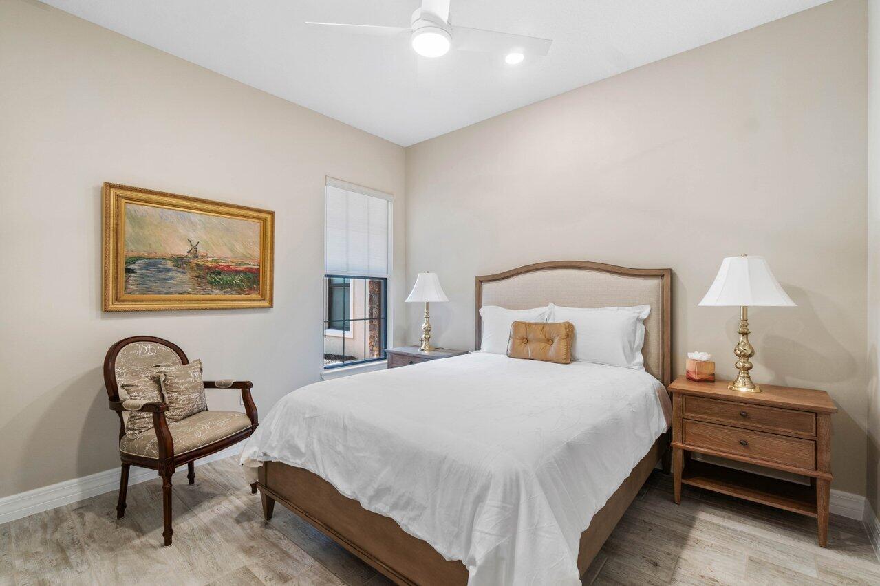 9135 Passiflora Wy 102