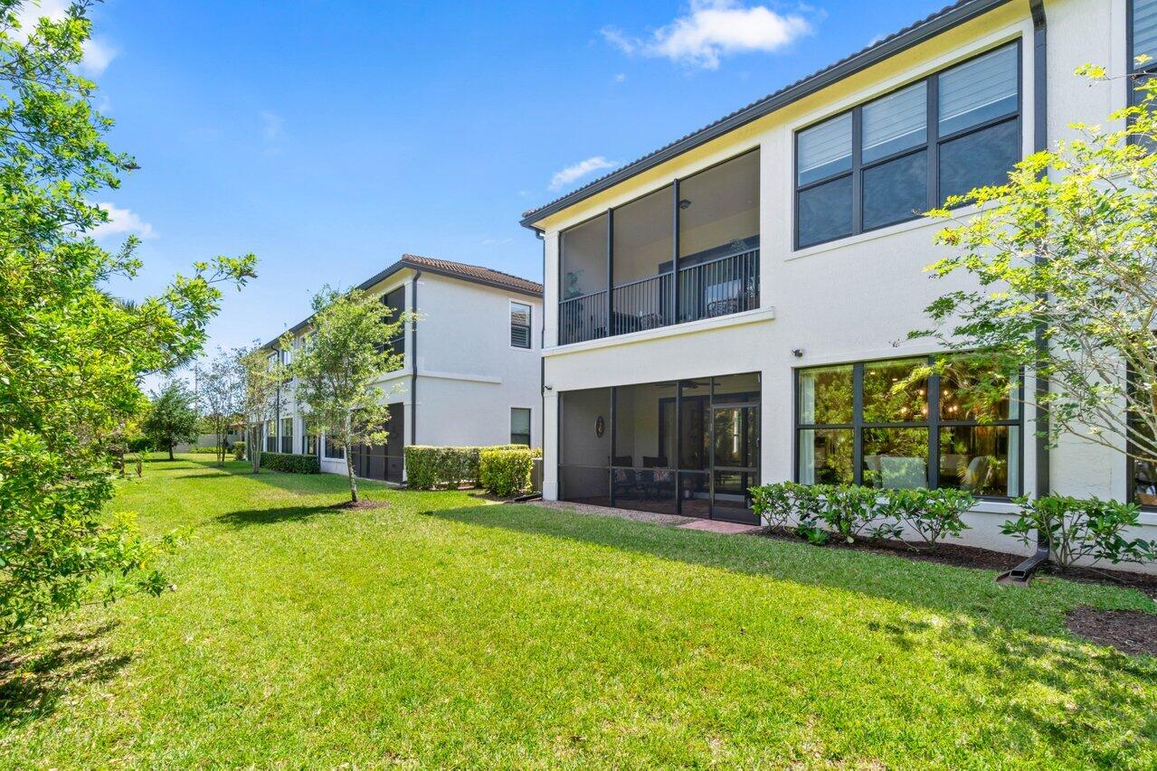 9135 Passiflora Wy 102