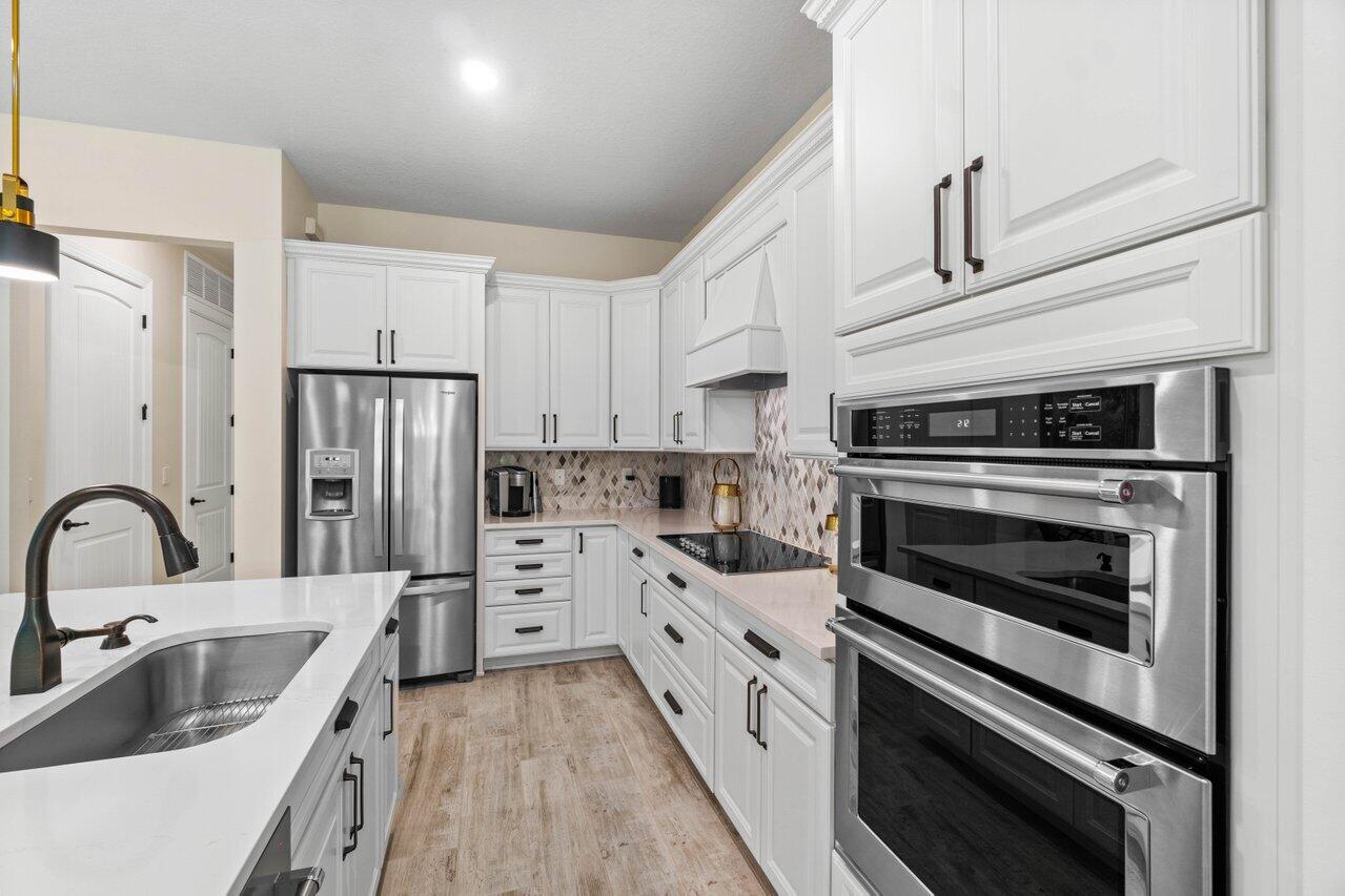 9135 Passiflora Wy 102