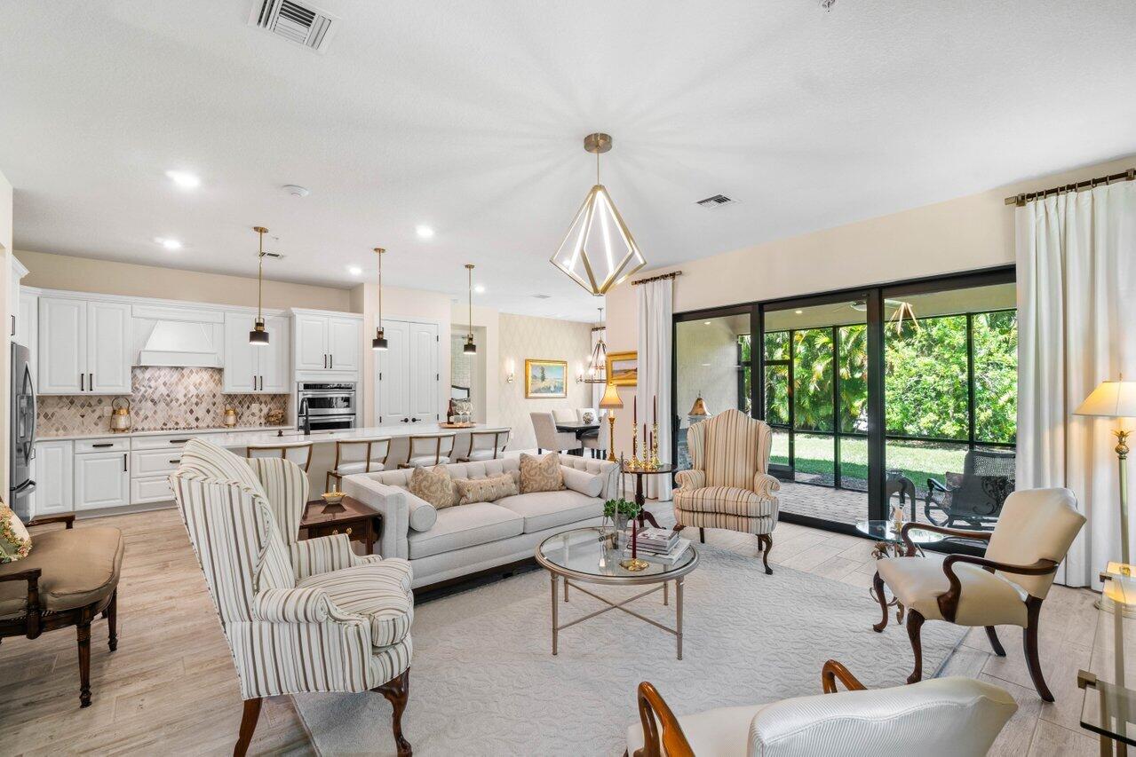 9135 Passiflora Wy 102