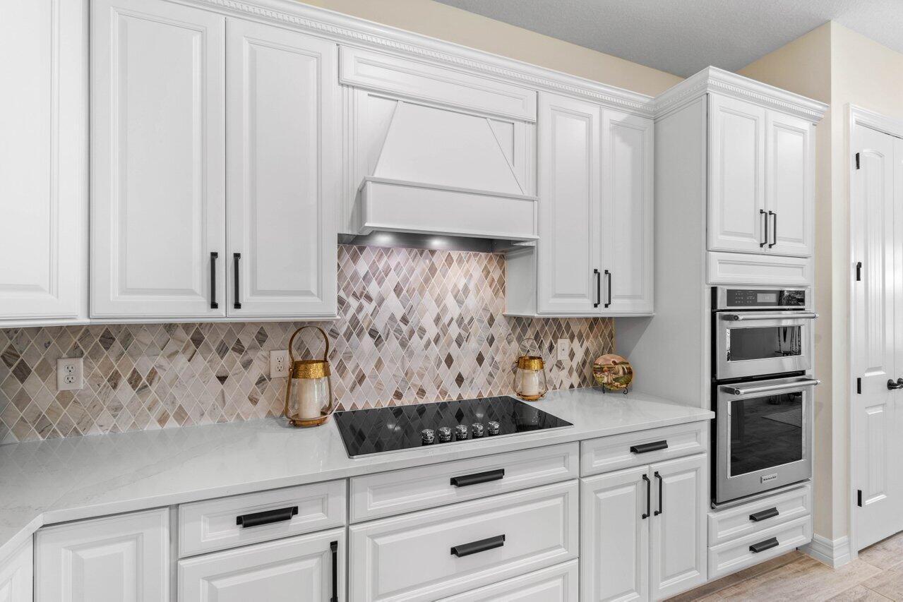 9135 Passiflora Wy 102