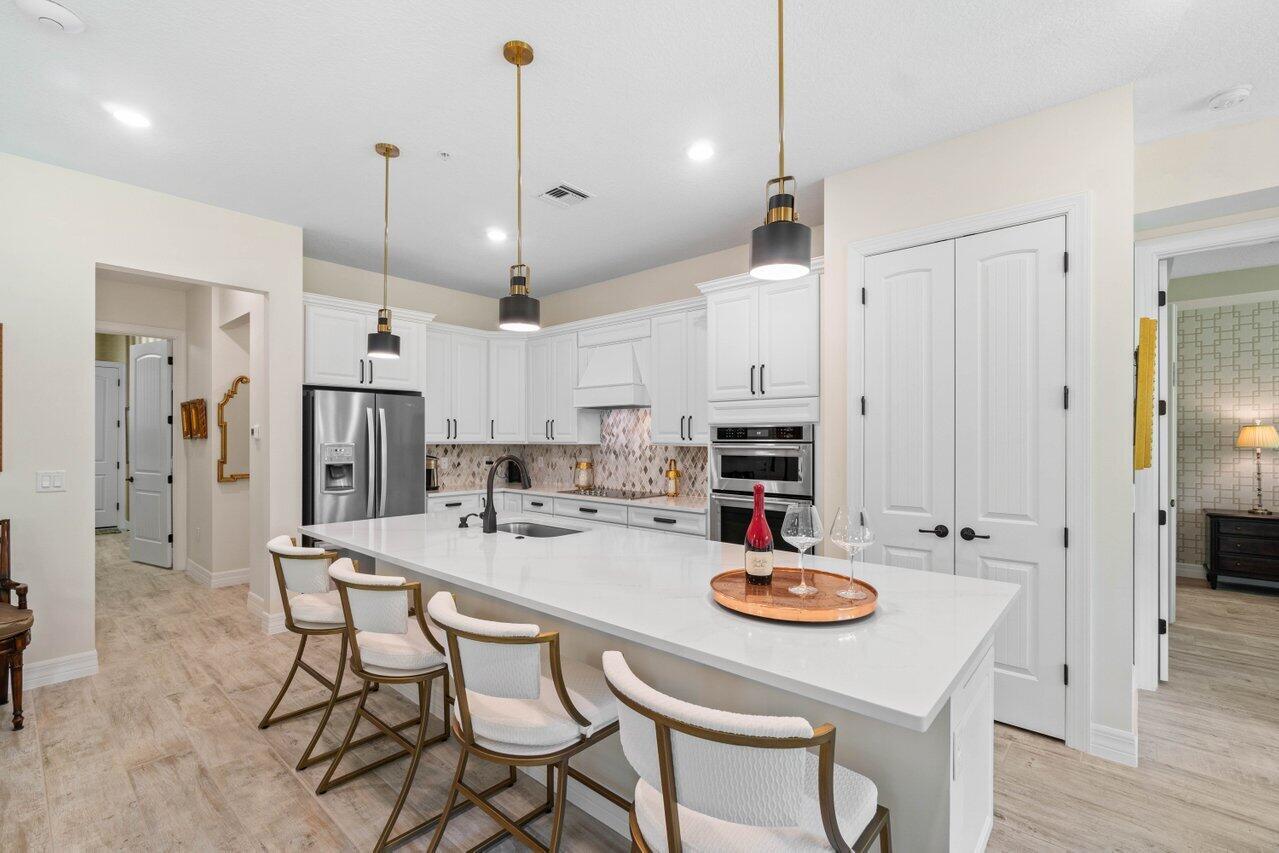 9135 Passiflora Wy 102