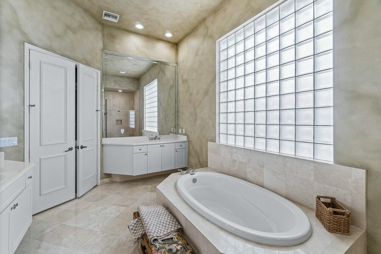6312 Via Venetia N
