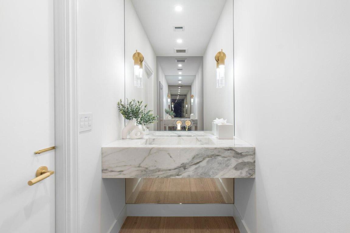 320 E Royal Palm Road