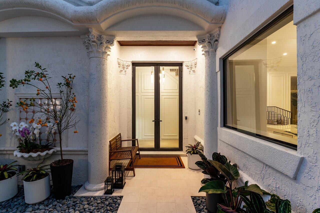 320 E Royal Palm Road