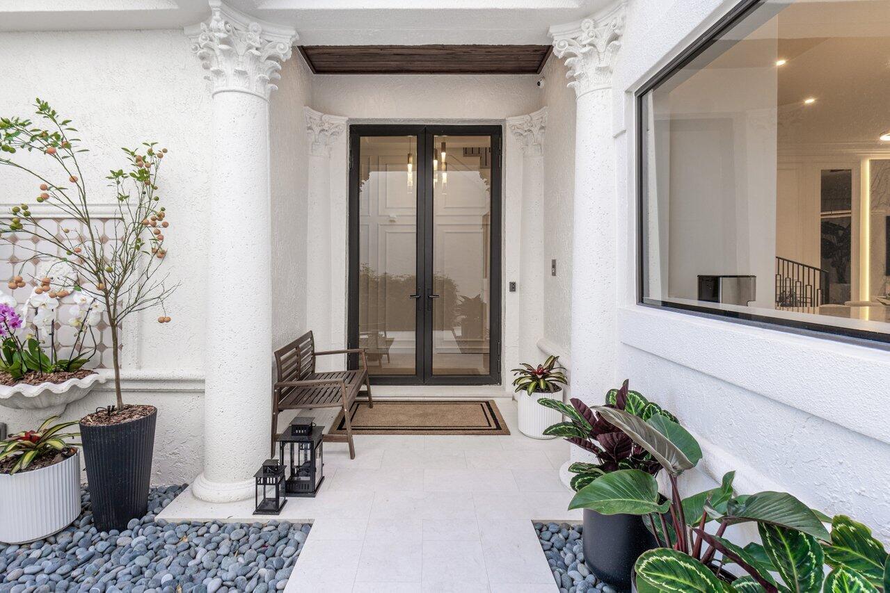 320 E Royal Palm Road