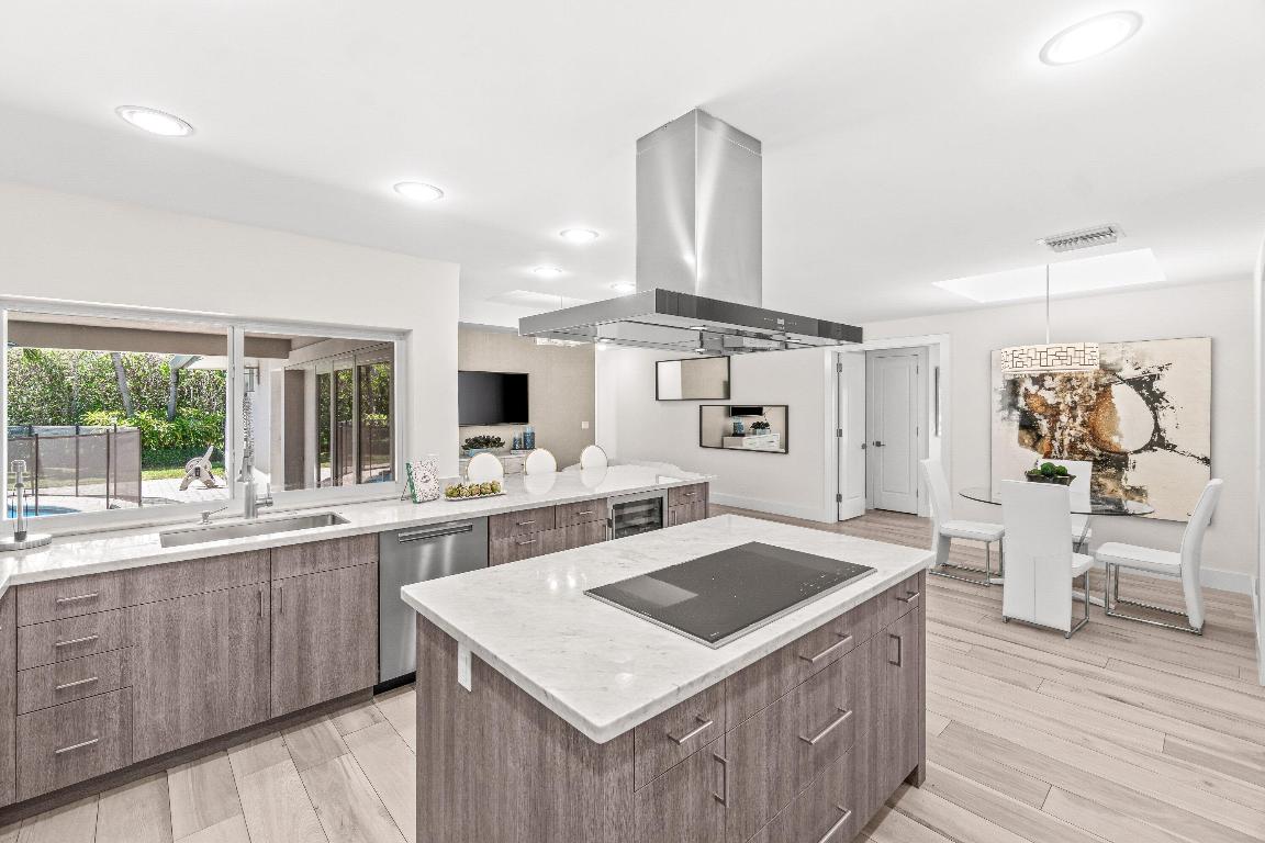 2367 Queen Palm Road