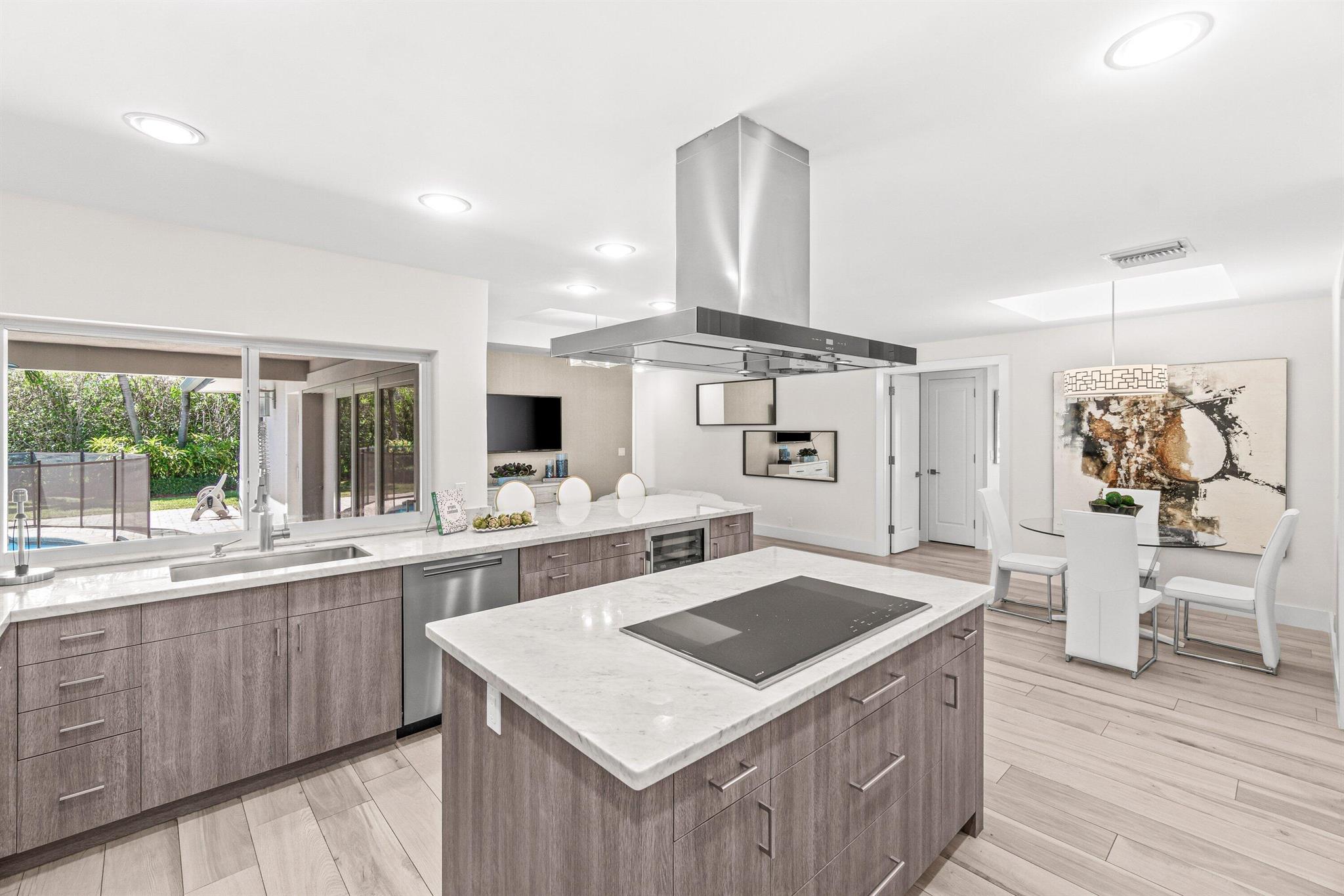 2367 Queen Palm Road