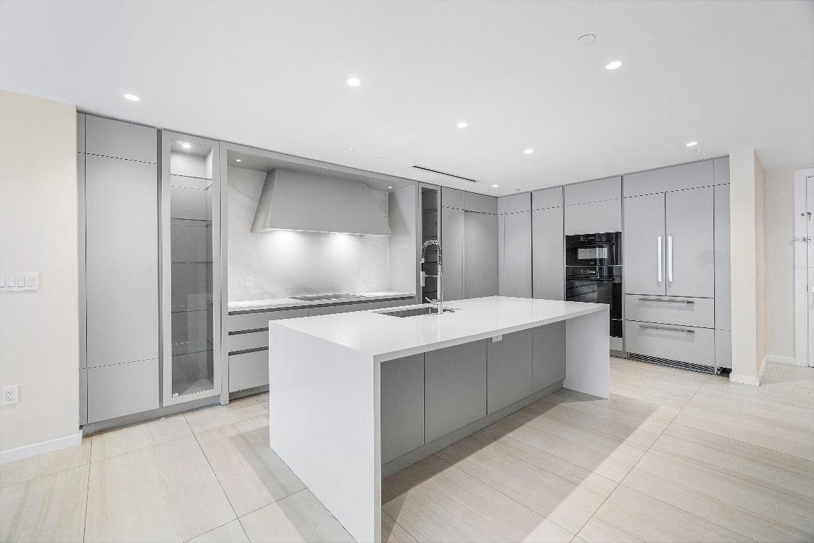 200 SE Mizner Boulevard 209