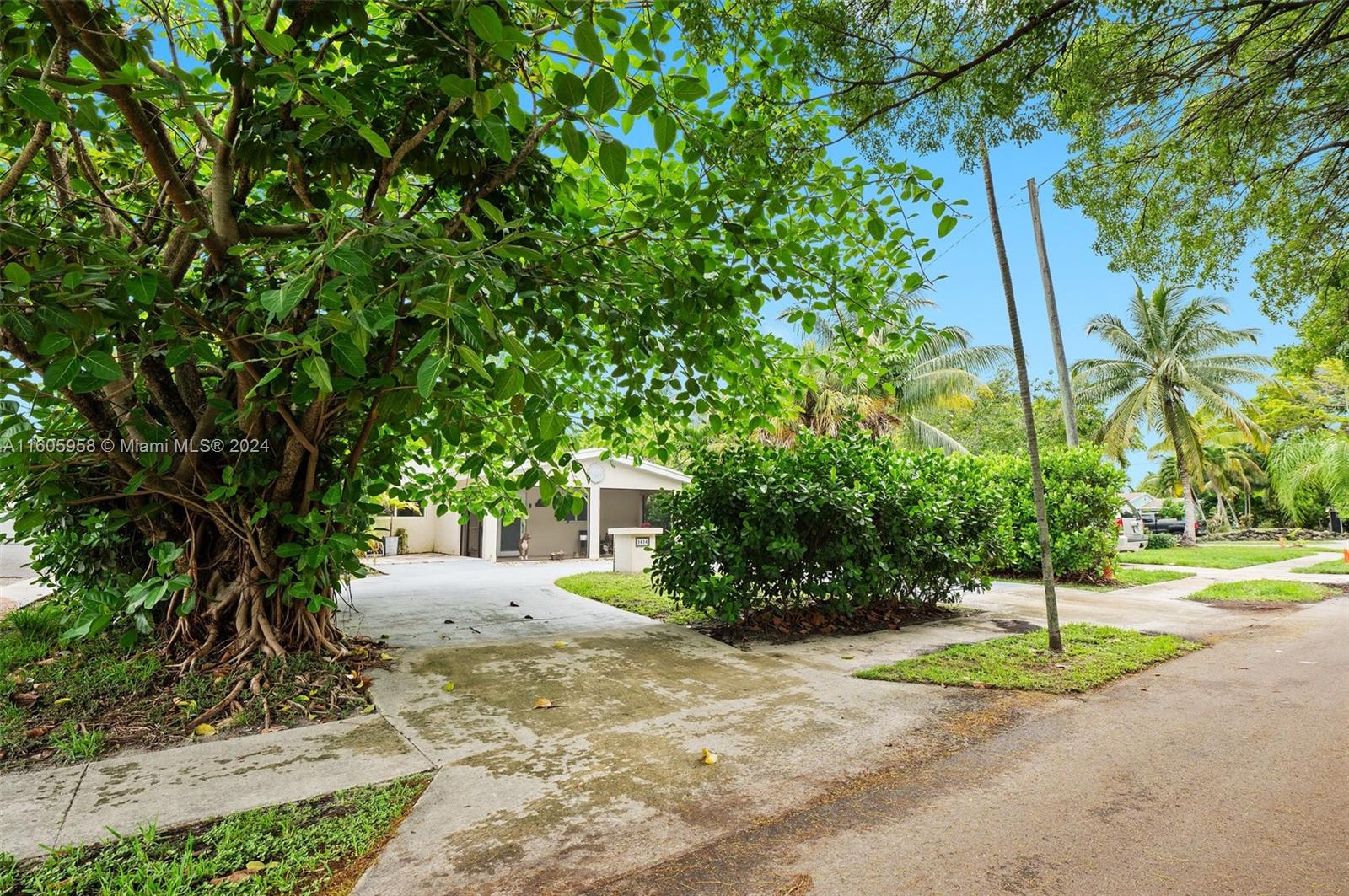 1414 NE 179th St