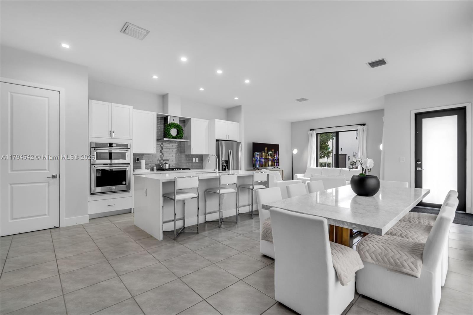 4445 NW 82nd Ave