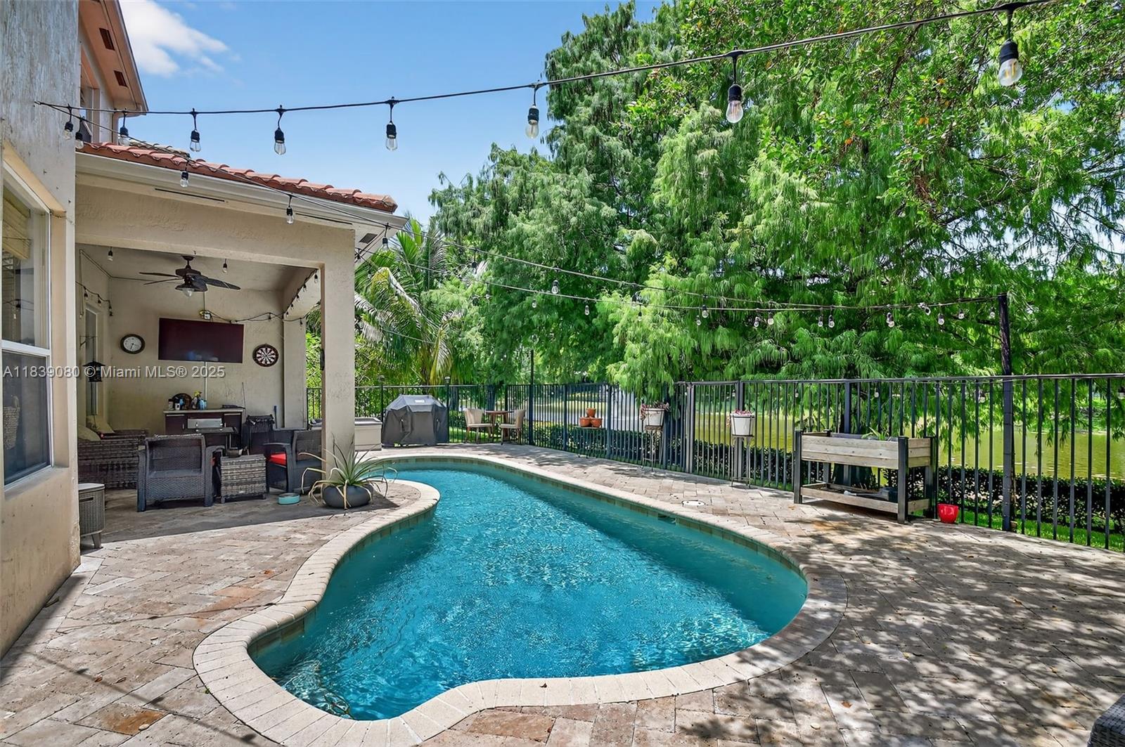 1086 Grove Park Cir