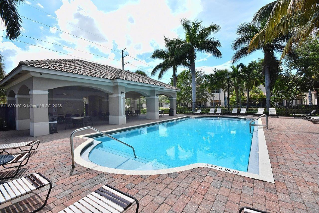 1086 Grove Park Cir