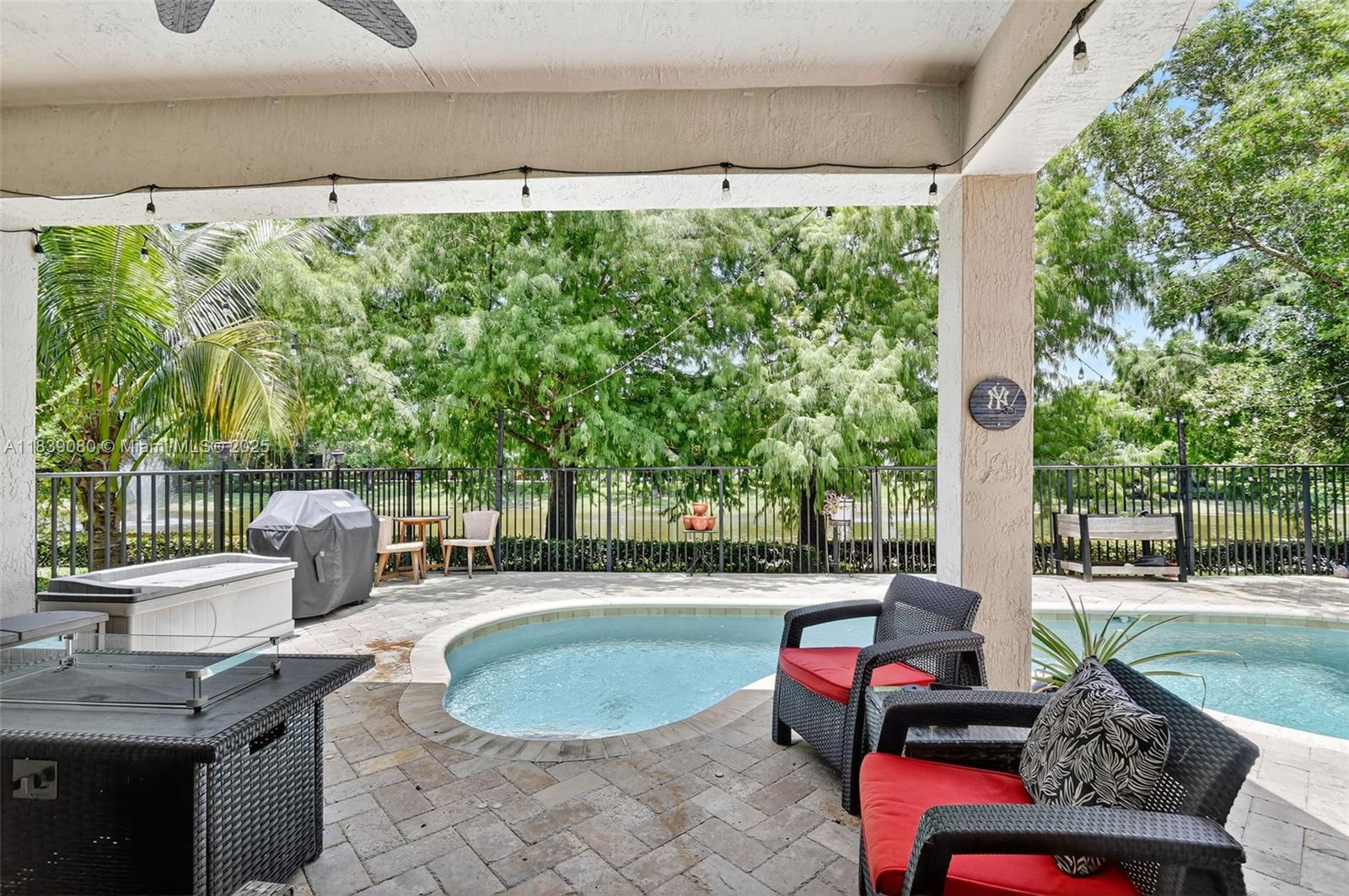 1086 Grove Park Cir