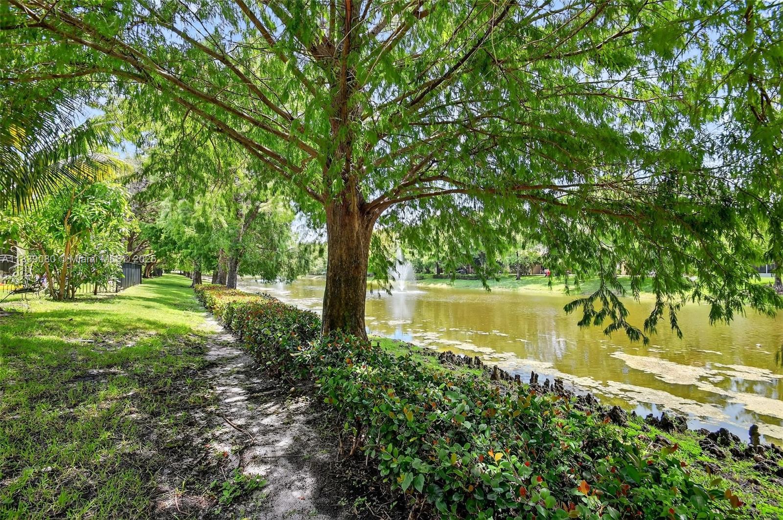 1086 Grove Park Cir