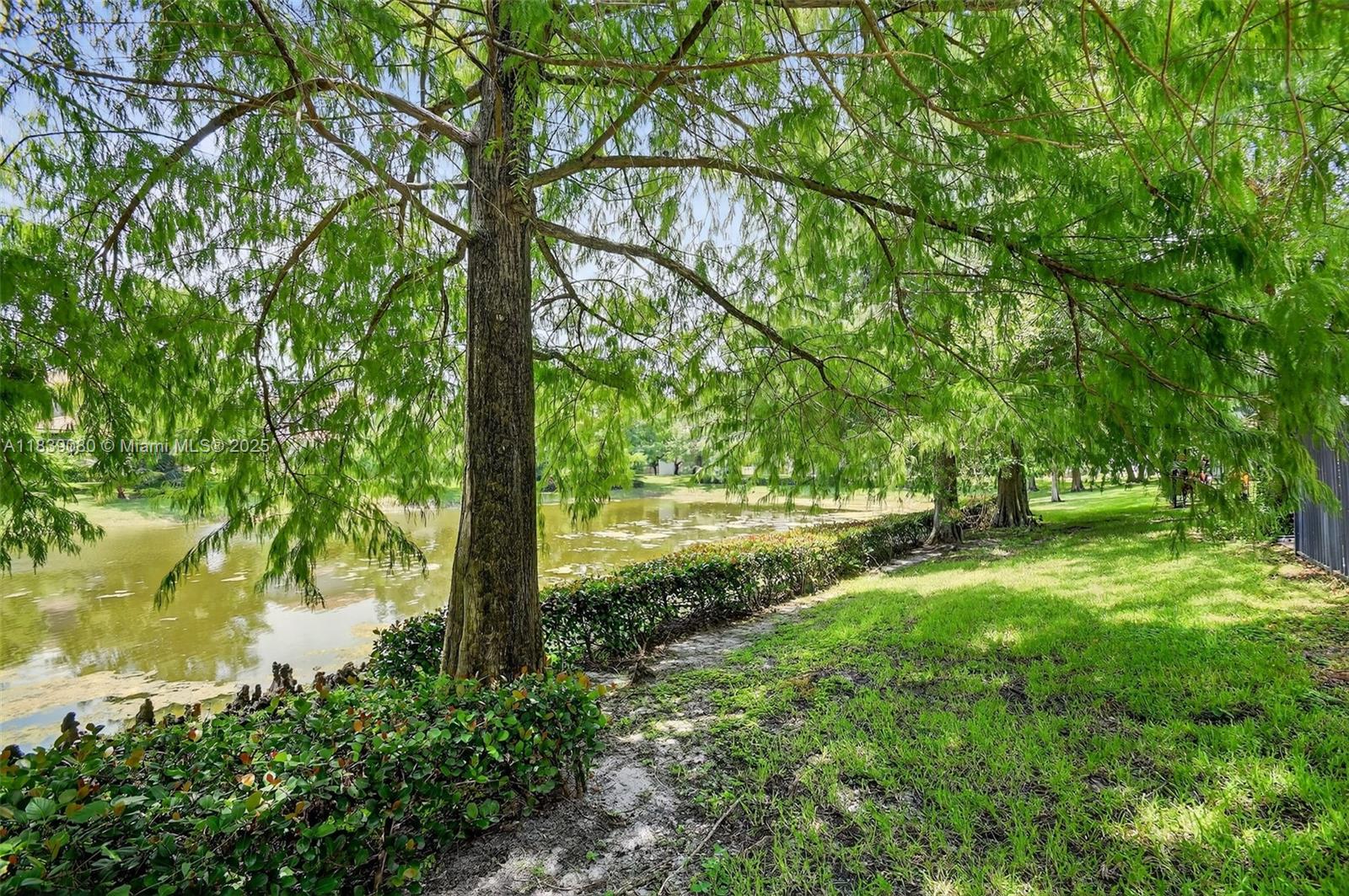 1086 Grove Park Cir