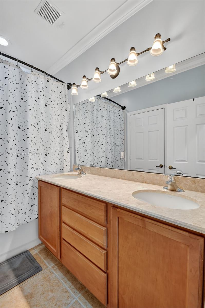 1086 Grove Park Cir
