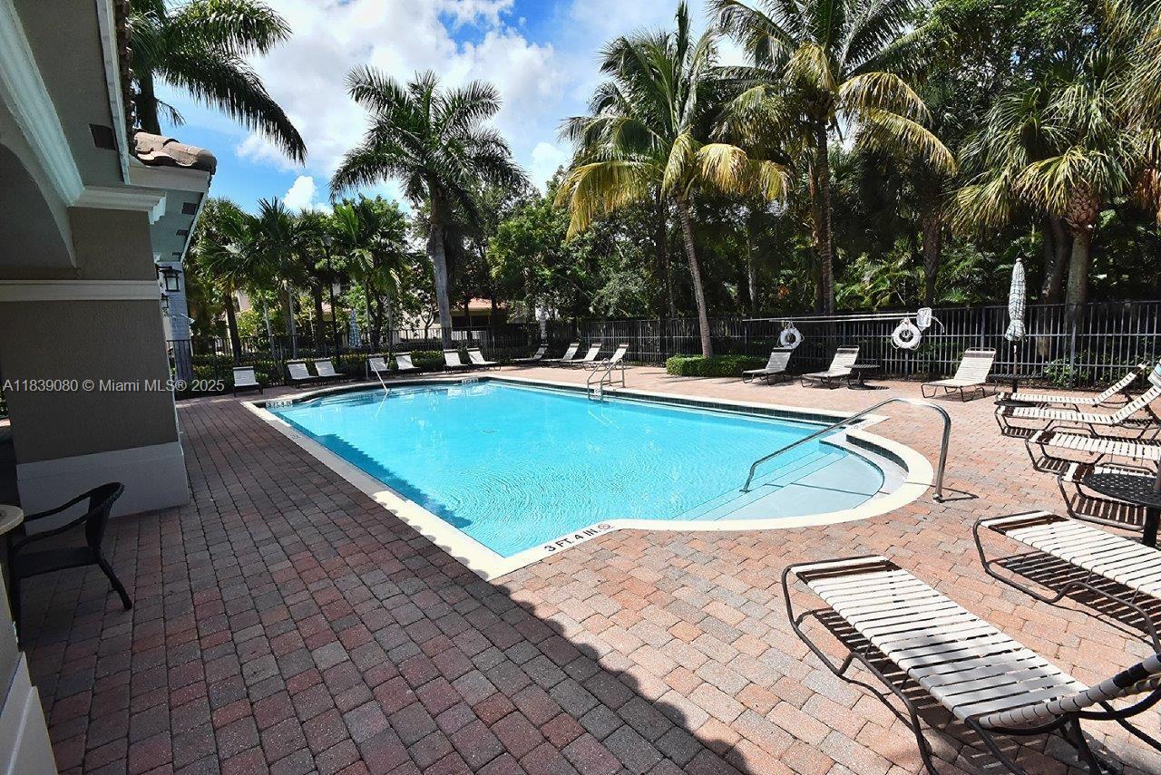 1086 Grove Park Cir