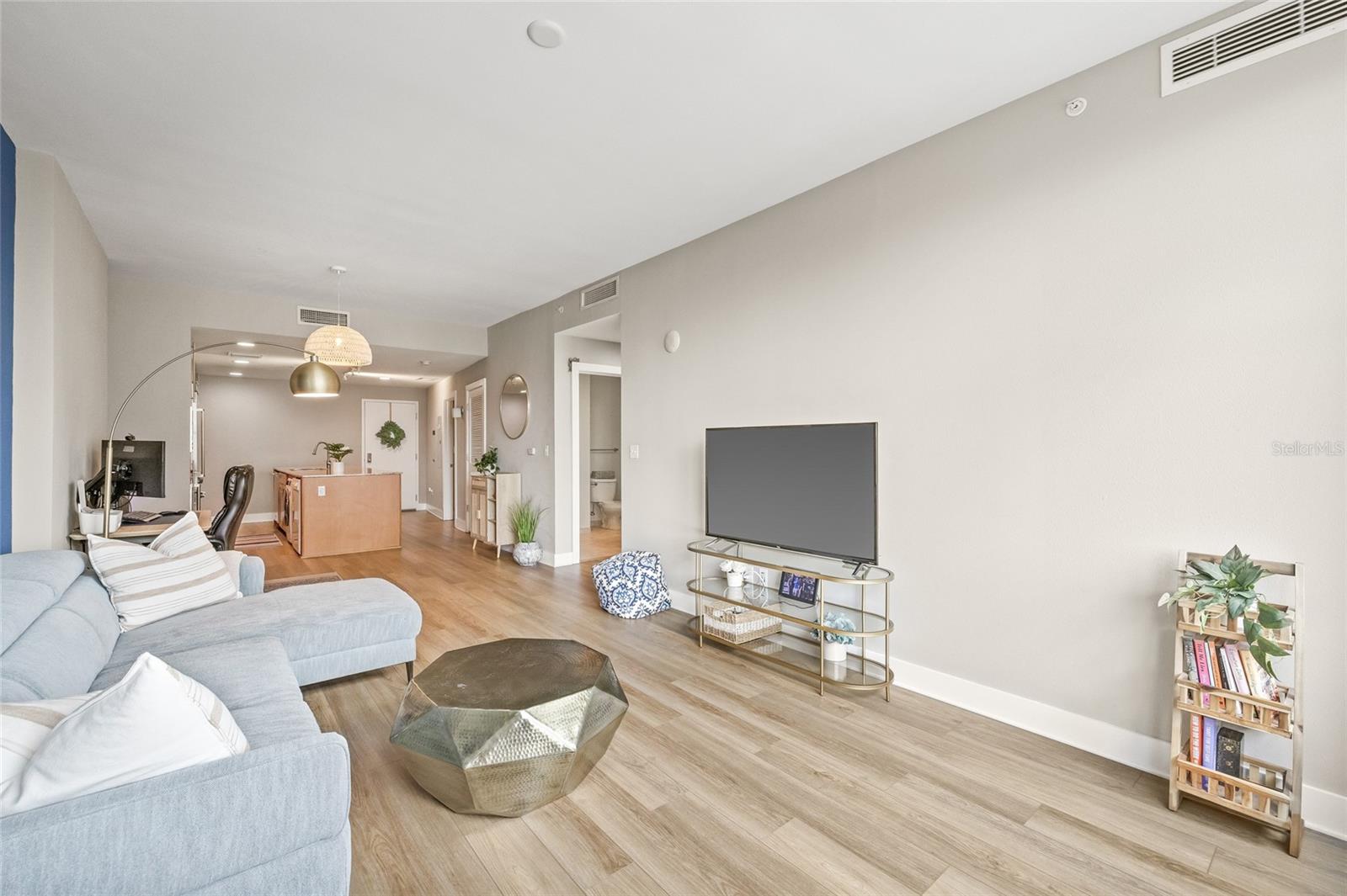 1120 E KENNEDY BLVD #734
