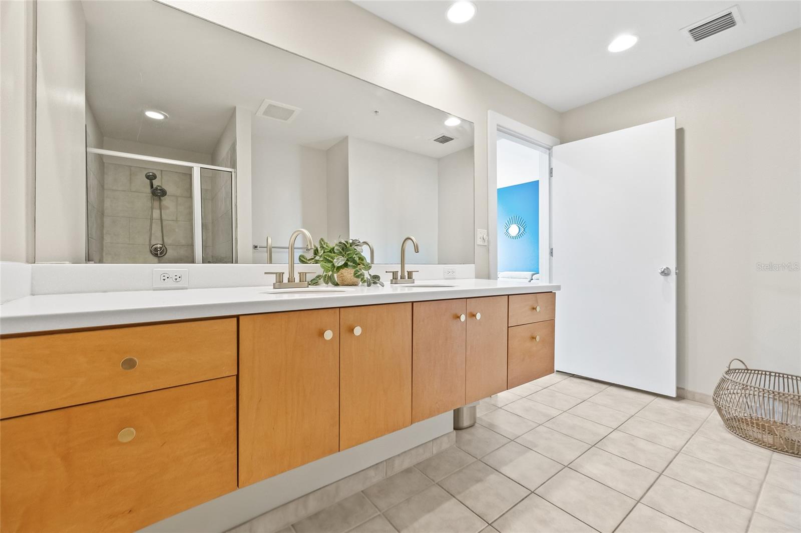 1120 E KENNEDY BLVD #734