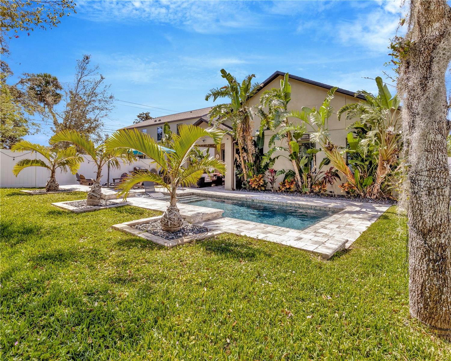 1307 GARDEN STONE LN