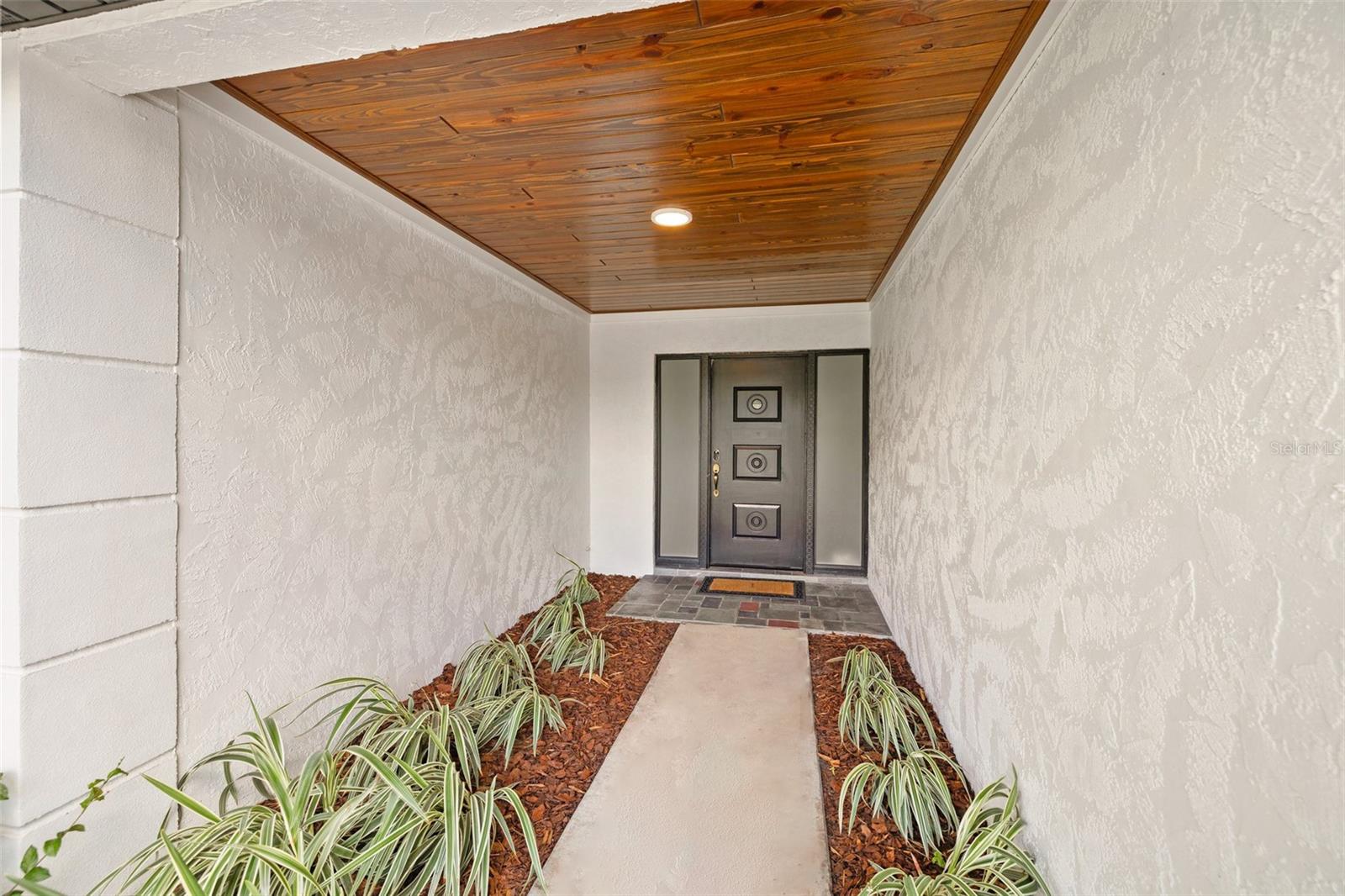 3408 W SWANN AVE