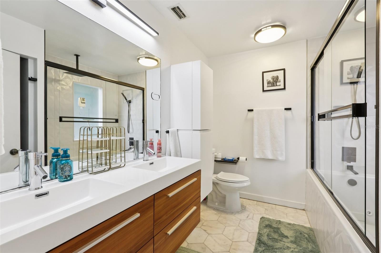 2405 W STROUD AVE #B