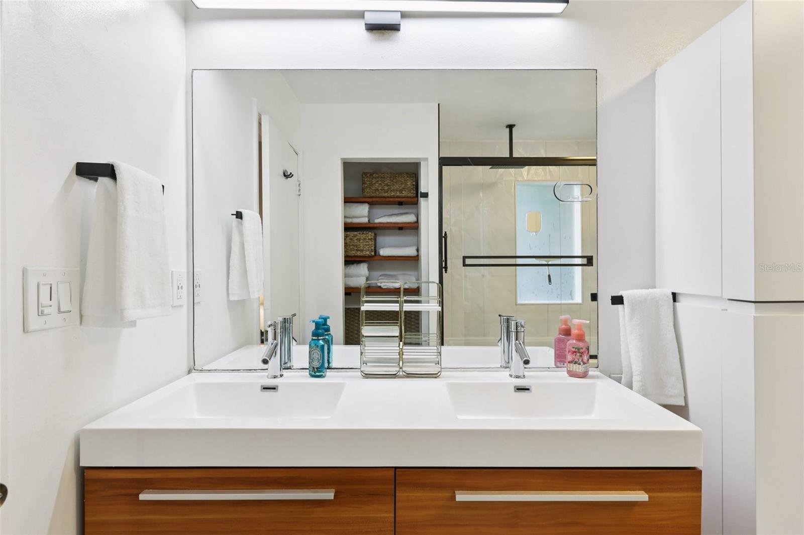 2405 W STROUD AVE #B